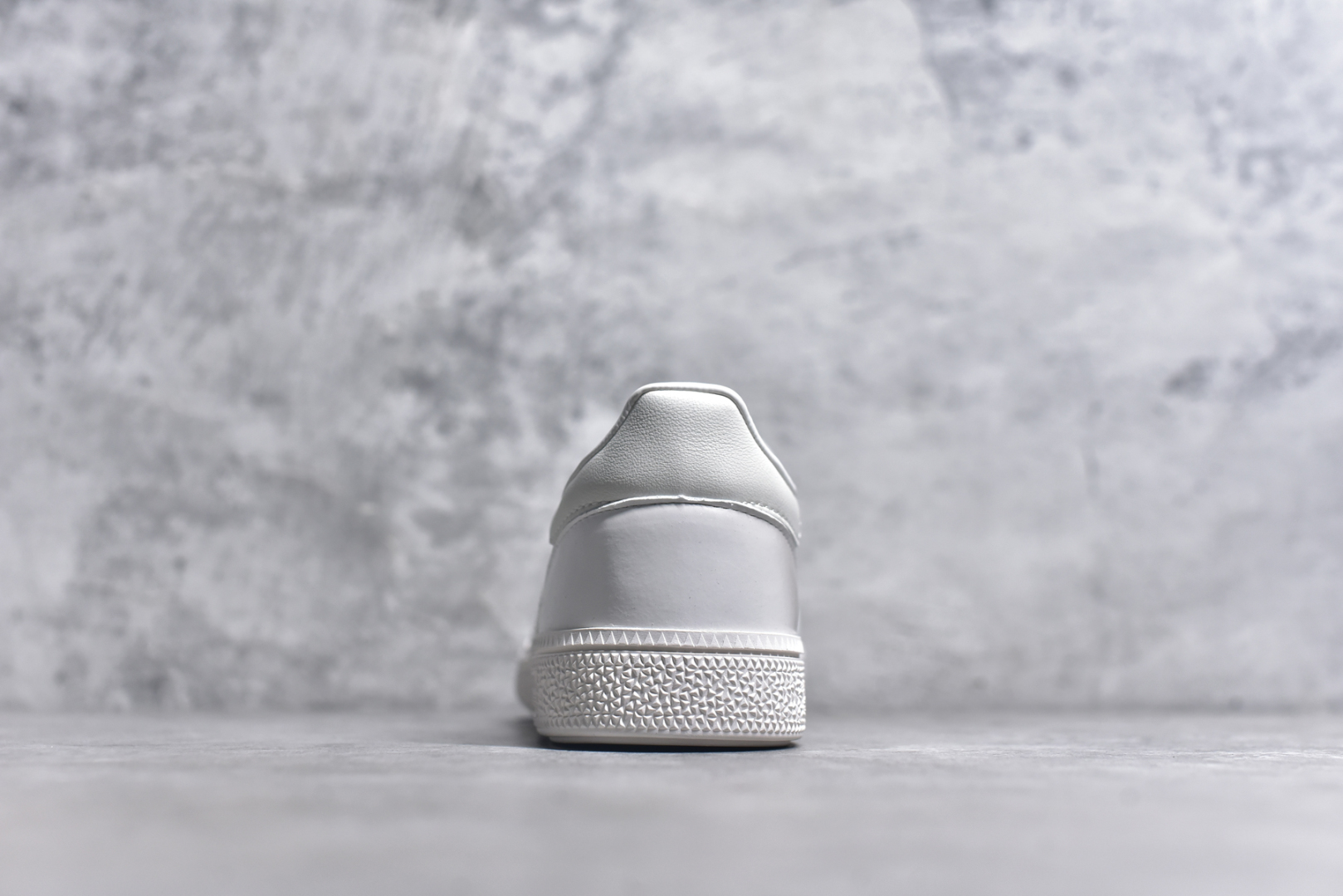 图片[5]-#AD Originals Handball SPZL 手球运动员系列百搭休闲运动板鞋 KJ0854 这款来自阿迪达斯的这款HANDBALL SPZL前身是一双手球运动鞋，这一次拿来复刻，所以鞋面的主要色彩选用了黑色， 鞋面外侧除了Spezial字母之外还有三叶草标志。Handball SPZL作为复古手球训练鞋与作为室内足球鞋的Samba有着异曲同工之处，但是质感更为出众的鞋身以及丰富的配色选择比起Samba来讲可以说是更胜一筹了！尺码：35.5-46-选品中心