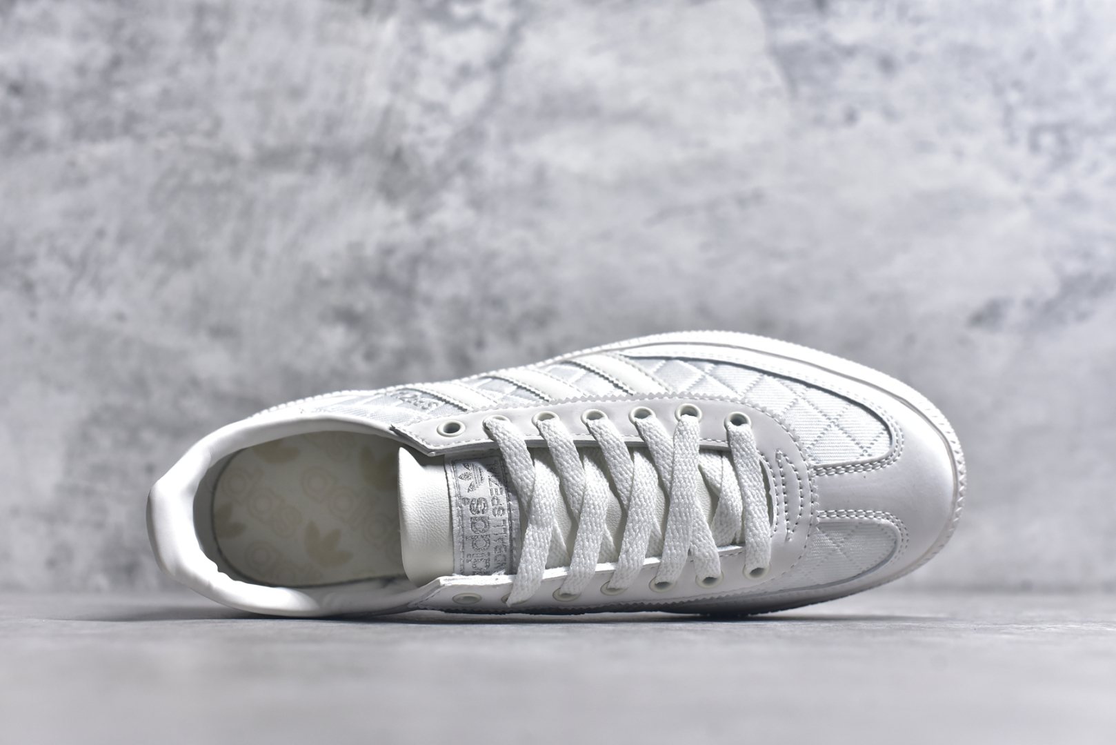 图片[4]-#AD Originals Handball SPZL 手球运动员系列百搭休闲运动板鞋 KJ0854 这款来自阿迪达斯的这款HANDBALL SPZL前身是一双手球运动鞋，这一次拿来复刻，所以鞋面的主要色彩选用了黑色， 鞋面外侧除了Spezial字母之外还有三叶草标志。Handball SPZL作为复古手球训练鞋与作为室内足球鞋的Samba有着异曲同工之处，但是质感更为出众的鞋身以及丰富的配色选择比起Samba来讲可以说是更胜一筹了！尺码：35.5-46-选品中心