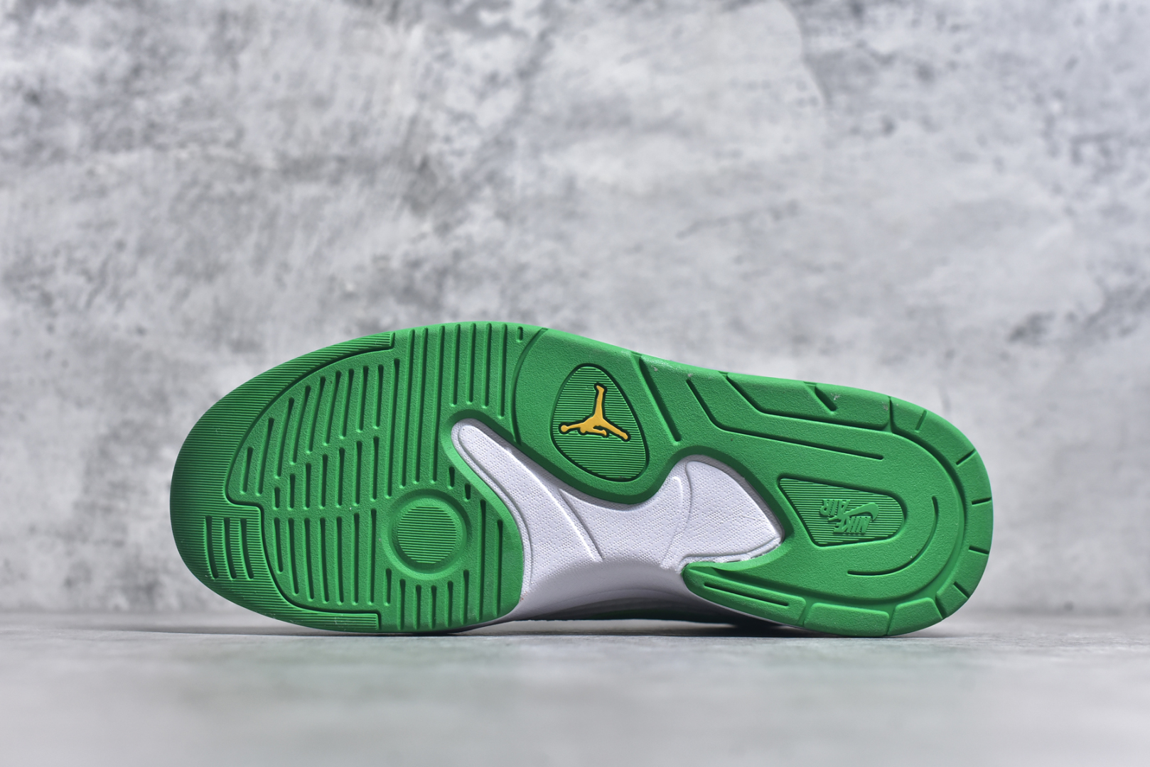 图片[6]-#Air Jordan Stadium AJ90 潮流运动板鞋 充满了对TinkerHathield 原创设计的致敬 包括中足网状面板、前足外侧的鲨鱼齿轮廓、加垫鞋领和 NK Air 鞋跟品牌 鞋子本身采用网眼、皮革和绒面革材料混合制成 散发出现代美感 并配备了该品牌全新的 Formula 23 足底缓震技术 AirJordan Stadium 90 鞋舌标签在鞋舌内侧印有“Flight”字样 完善了设计 尺码：36 36.5 37.5 38 38.5 39 40 40.5 41 42 42.5 43 44 44.5 45-选品中心