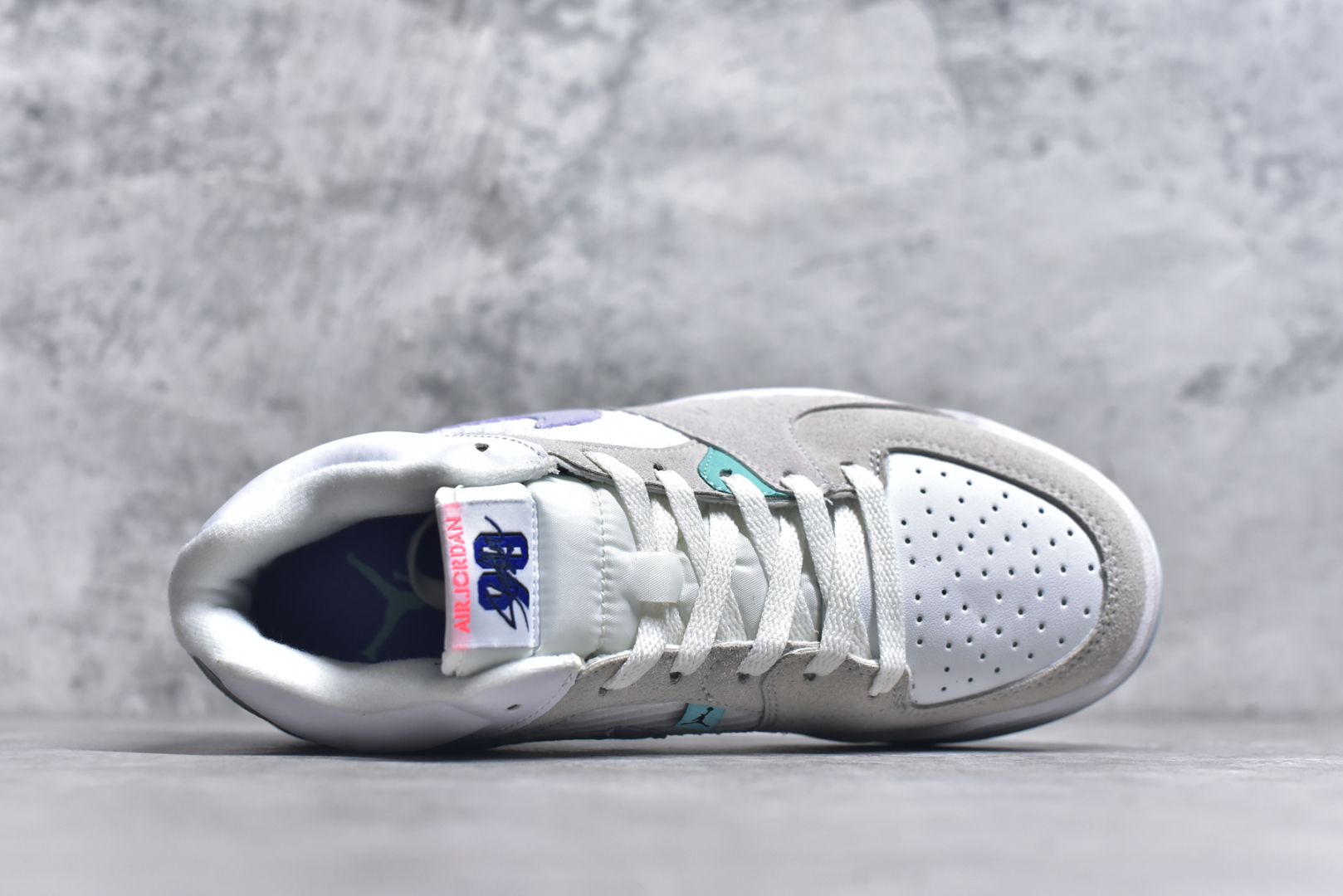 图片[4]-#Air Jordan Stadium AJ90 潮流运动板鞋 充满了对TinkerHathield 原创设计的致敬 包括中足网状面板、前足外侧的鲨鱼齿轮廓、加垫鞋领和 NK Air 鞋跟品牌 鞋子本身采用网眼、皮革和绒面革材料混合制成 散发出现代美感 并配备了该品牌全新的 Formula 23 足底缓震技术 AirJordan Stadium 90 鞋舌标签在鞋舌内侧印有“Flight”字样 完善了设计 尺码：36 36.5 37.5 38 38.5 39 40 40.5 41 42 42.5 43 44 44.5 45-选品中心