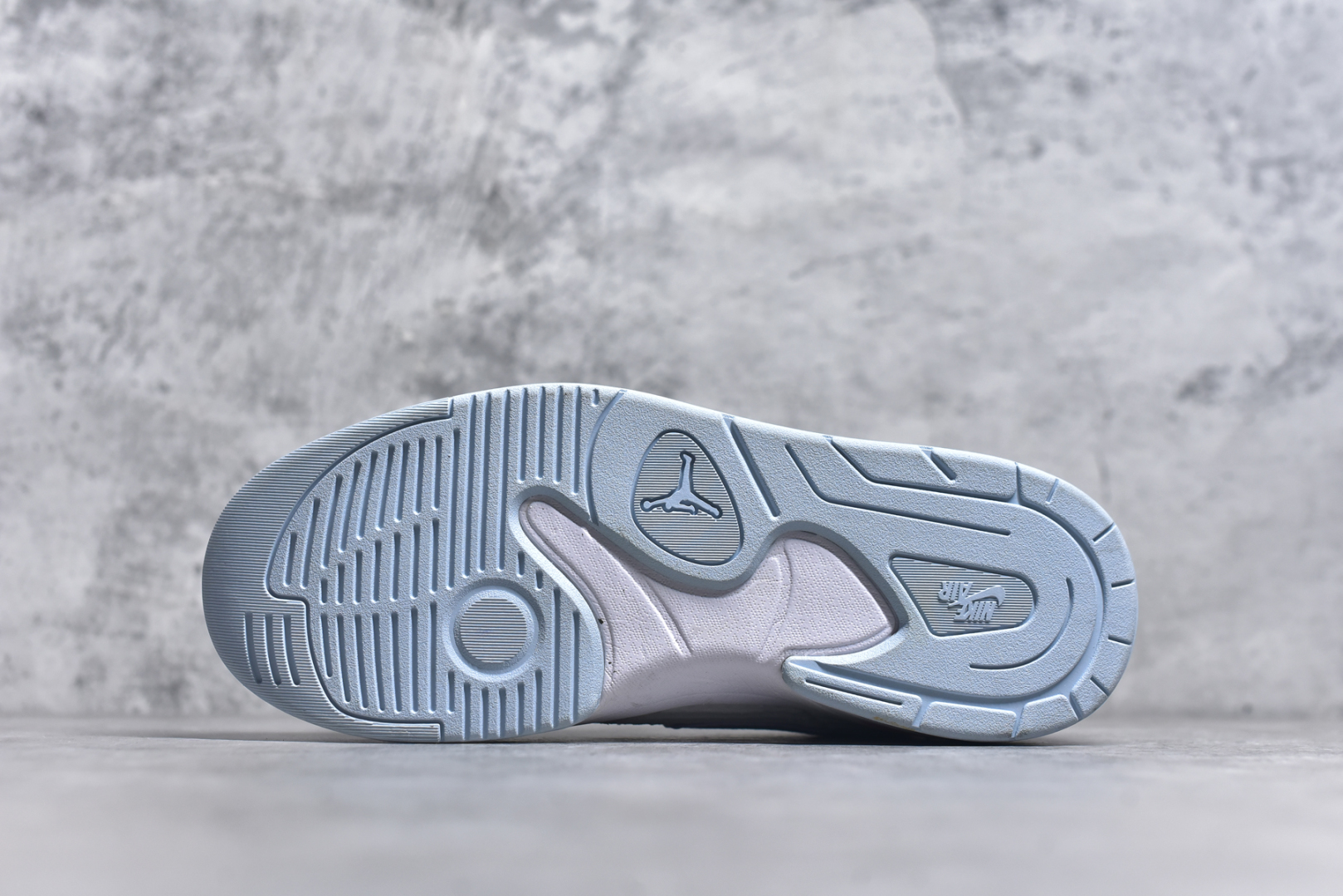 图片[6]-#Air Jordan Stadium AJ90 潮流运动板鞋 充满了对TinkerHathield 原创设计的致敬 包括中足网状面板、前足外侧的鲨鱼齿轮廓、加垫鞋领和 NK Air 鞋跟品牌 鞋子本身采用网眼、皮革和绒面革材料混合制成 散发出现代美感 并配备了该品牌全新的 Formula 23 足底缓震技术 AirJordan Stadium 90 鞋舌标签在鞋舌内侧印有“Flight”字样 完善了设计 尺码：36 36.5 37.5 38 38.5 39 40 40.5 41 42 42.5 43 44 44.5 45-选品中心