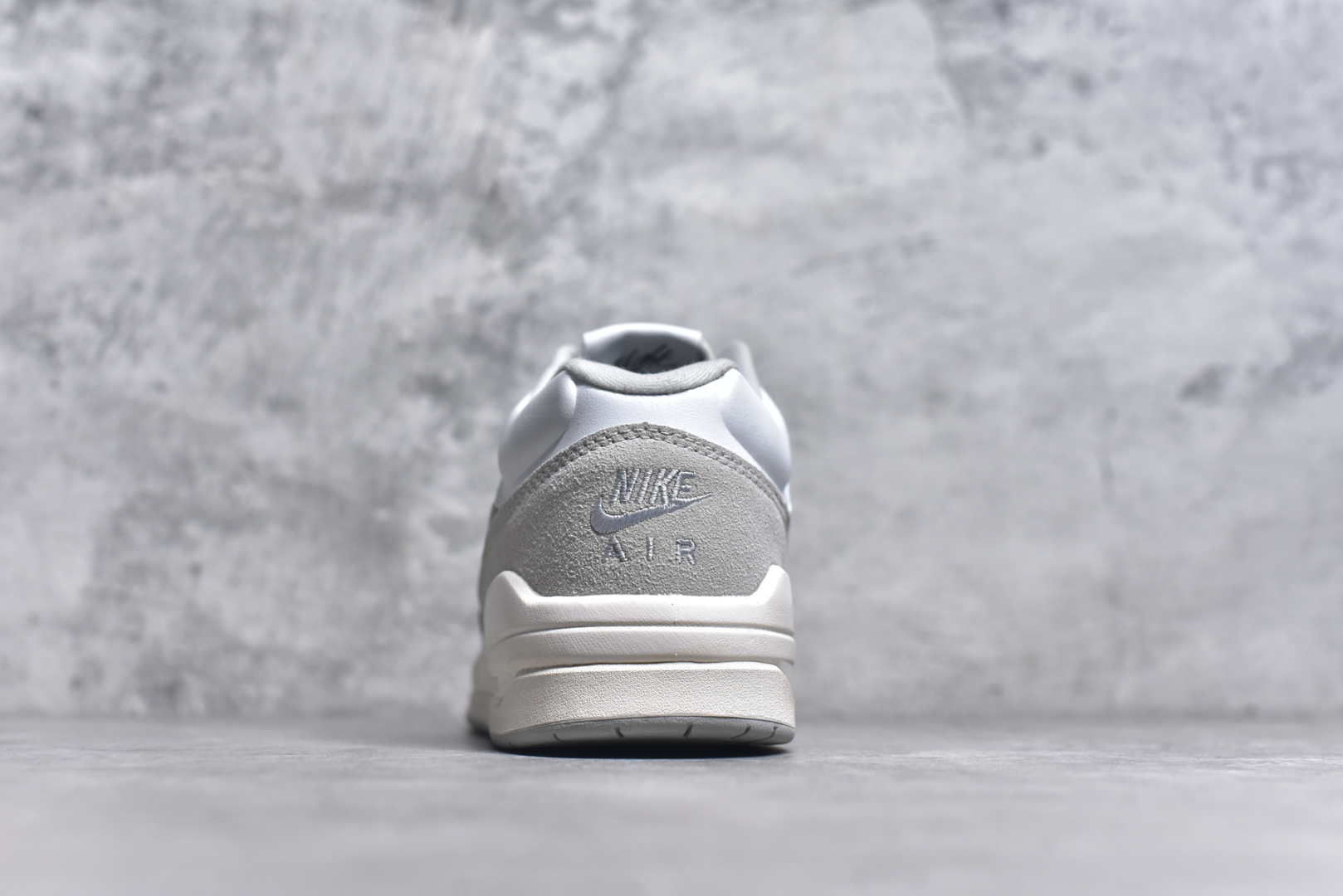 图片[5]-#Air Jordan Stadium AJ90 潮流运动板鞋 充满了对TinkerHathield 原创设计的致敬 包括中足网状面板、前足外侧的鲨鱼齿轮廓、加垫鞋领和 NK Air 鞋跟品牌 鞋子本身采用网眼、皮革和绒面革材料混合制成 散发出现代美感 并配备了该品牌全新的 Formula 23 足底缓震技术 AirJordan Stadium 90 鞋舌标签在鞋舌内侧印有“Flight”字样 完善了设计 尺码：36 36.5 37.5 38 38.5 39 40 40.5 41 42 42.5 43 44 44.5 45-选品中心