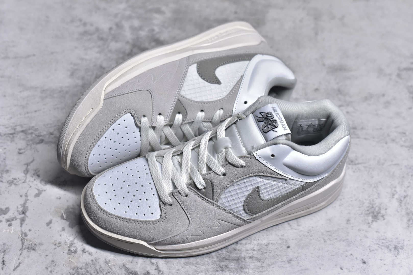 图片[7]-#Air Jordan Stadium AJ90 潮流运动板鞋 充满了对TinkerHathield 原创设计的致敬 包括中足网状面板、前足外侧的鲨鱼齿轮廓、加垫鞋领和 NK Air 鞋跟品牌 鞋子本身采用网眼、皮革和绒面革材料混合制成 散发出现代美感 并配备了该品牌全新的 Formula 23 足底缓震技术 AirJordan Stadium 90 鞋舌标签在鞋舌内侧印有“Flight”字样 完善了设计 尺码：36 36.5 37.5 38 38.5 39 40 40.5 41 42 42.5 43 44 44.5 45-选品中心