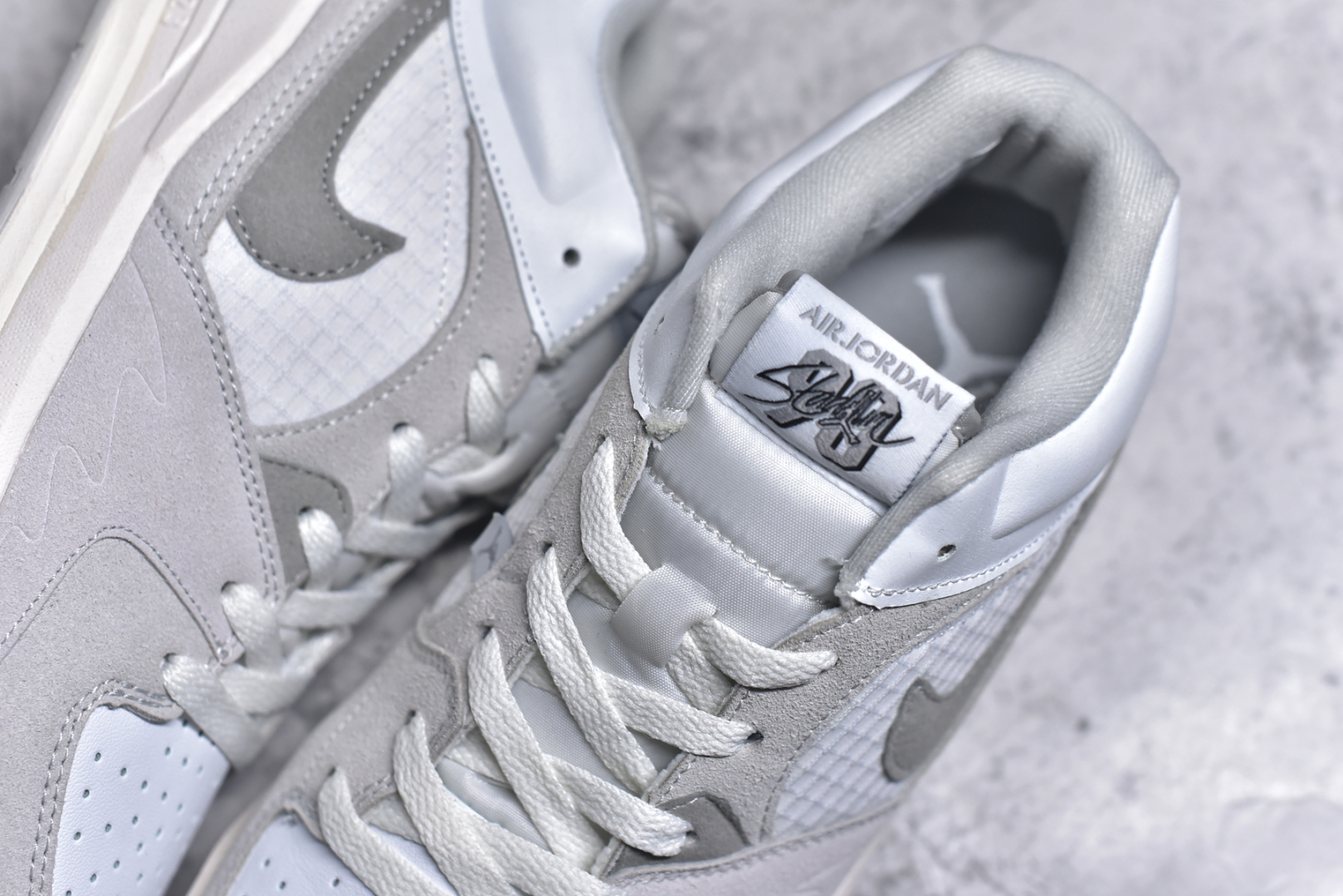 图片[9]-#Air Jordan Stadium AJ90 潮流运动板鞋 充满了对TinkerHathield 原创设计的致敬 包括中足网状面板、前足外侧的鲨鱼齿轮廓、加垫鞋领和 NK Air 鞋跟品牌 鞋子本身采用网眼、皮革和绒面革材料混合制成 散发出现代美感 并配备了该品牌全新的 Formula 23 足底缓震技术 AirJordan Stadium 90 鞋舌标签在鞋舌内侧印有“Flight”字样 完善了设计 尺码：36 36.5 37.5 38 38.5 39 40 40.5 41 42 42.5 43 44 44.5 45-选品中心