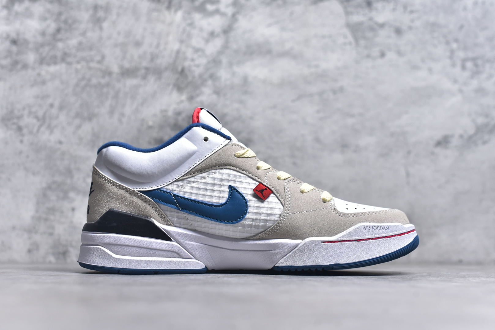 图片[3]-#Air Jordan Stadium AJ90 潮流运动板鞋 充满了对TinkerHathield 原创设计的致敬 包括中足网状面板、前足外侧的鲨鱼齿轮廓、加垫鞋领和 NK Air 鞋跟品牌 鞋子本身采用网眼、皮革和绒面革材料混合制成 散发出现代美感 并配备了该品牌全新的 Formula 23 足底缓震技术 AirJordan Stadium 90 鞋舌标签在鞋舌内侧印有“Flight”字样 完善了设计 尺码：36 36.5 37.5 38 38.5 39 40 40.5 41 42 42.5 43 44 44.5 45-选品中心