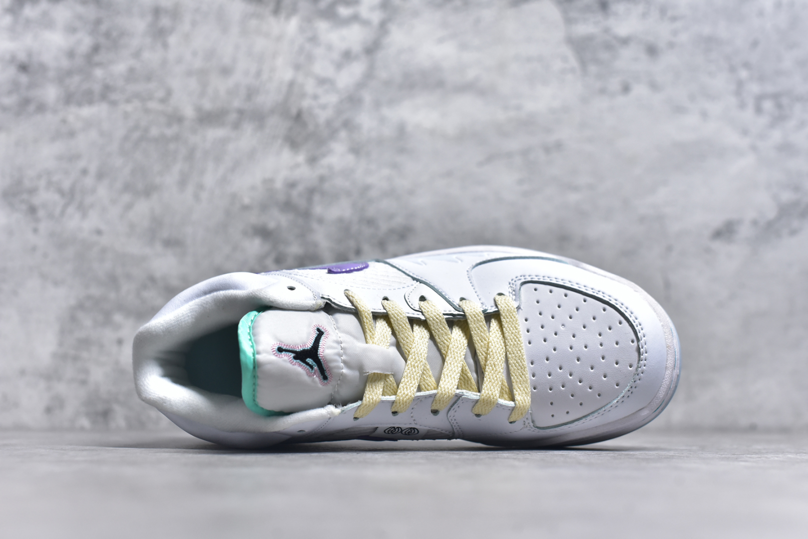 图片[4]-#Air Jordan Stadium AJ90 潮流运动板鞋 充满了对TinkerHathield 原创设计的致敬 包括中足网状面板、前足外侧的鲨鱼齿轮廓、加垫鞋领和 NK Air 鞋跟品牌 鞋子本身采用网眼、皮革和绒面革材料混合制成 散发出现代美感 并配备了该品牌全新的 Formula 23 足底缓震技术 AirJordan Stadium 90 鞋舌标签在鞋舌内侧印有“Flight”字样 完善了设计 尺码：36 36.5 37.5 38 38.5 39 40 40.5 41 42 42.5 43 44 44.5 45-选品中心