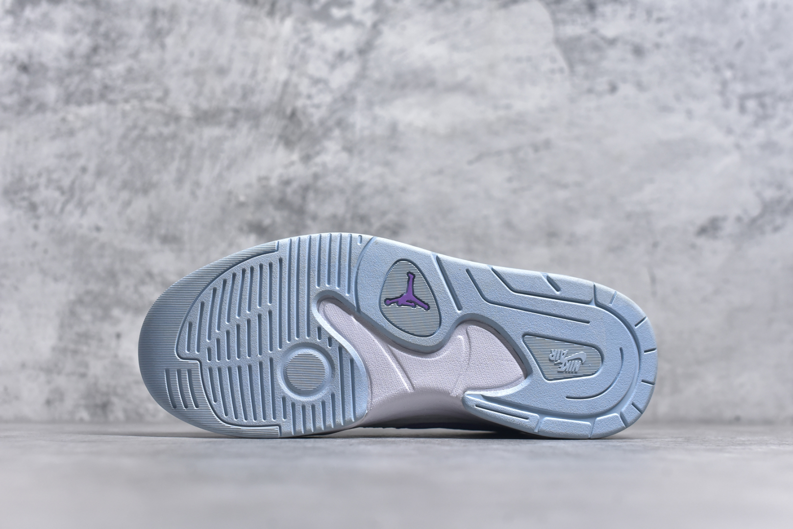 图片[6]-#Air Jordan Stadium AJ90 潮流运动板鞋 充满了对TinkerHathield 原创设计的致敬 包括中足网状面板、前足外侧的鲨鱼齿轮廓、加垫鞋领和 NK Air 鞋跟品牌 鞋子本身采用网眼、皮革和绒面革材料混合制成 散发出现代美感 并配备了该品牌全新的 Formula 23 足底缓震技术 AirJordan Stadium 90 鞋舌标签在鞋舌内侧印有“Flight”字样 完善了设计 尺码：36 36.5 37.5 38 38.5 39 40 40.5 41 42 42.5 43 44 44.5 45-选品中心