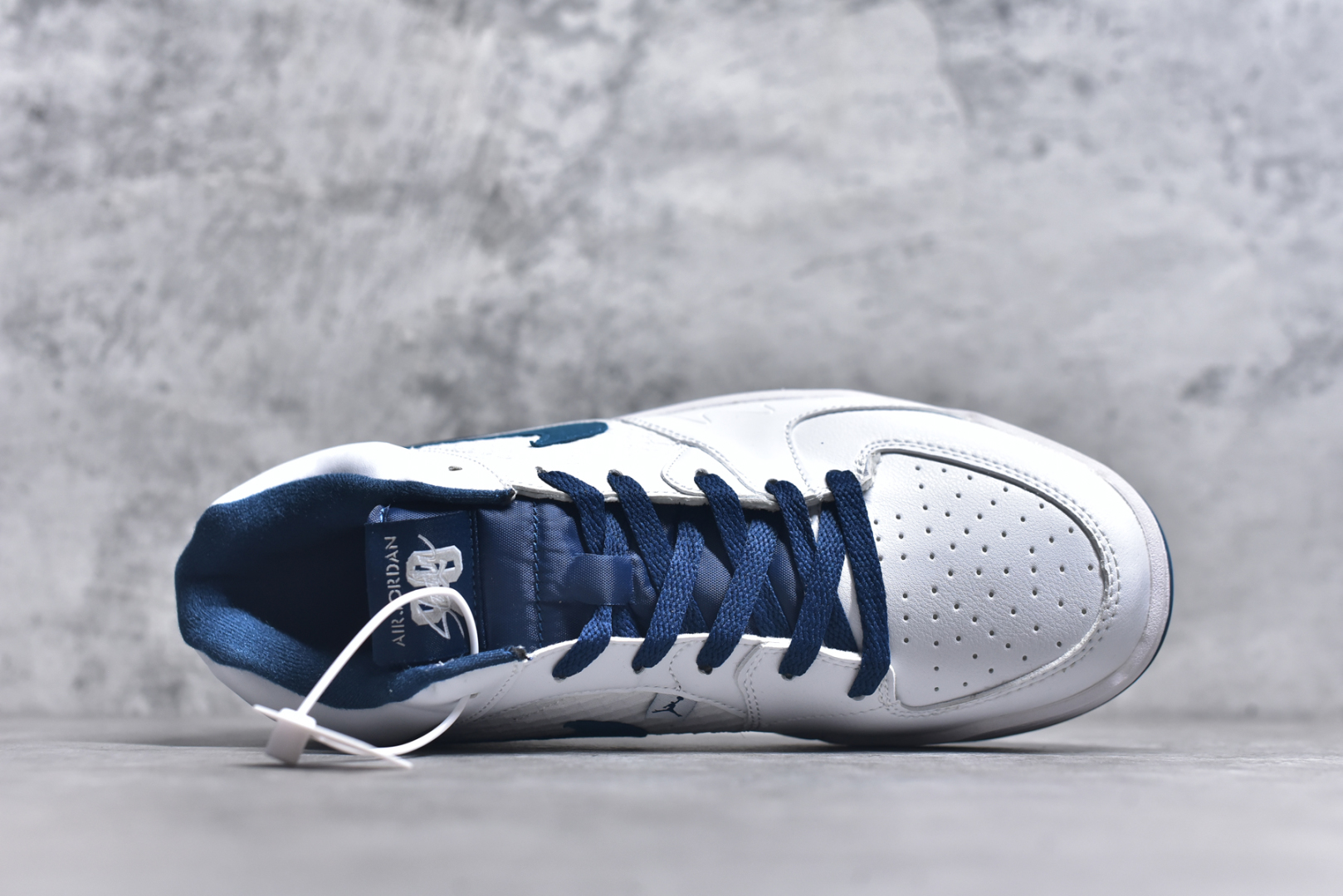 图片[4]-#Air Jordan Stadium AJ90 潮流运动板鞋 充满了对TinkerHathield 原创设计的致敬 包括中足网状面板、前足外侧的鲨鱼齿轮廓、加垫鞋领和 NK Air 鞋跟品牌 鞋子本身采用网眼、皮革和绒面革材料混合制成 散发出现代美感 并配备了该品牌全新的 Formula 23 足底缓震技术 AirJordan Stadium 90 鞋舌标签在鞋舌内侧印有“Flight”字样 完善了设计 尺码：36 36.5 37.5 38 38.5 39 40 40.5 41 42 42.5 43 44 44.5 45-选品中心