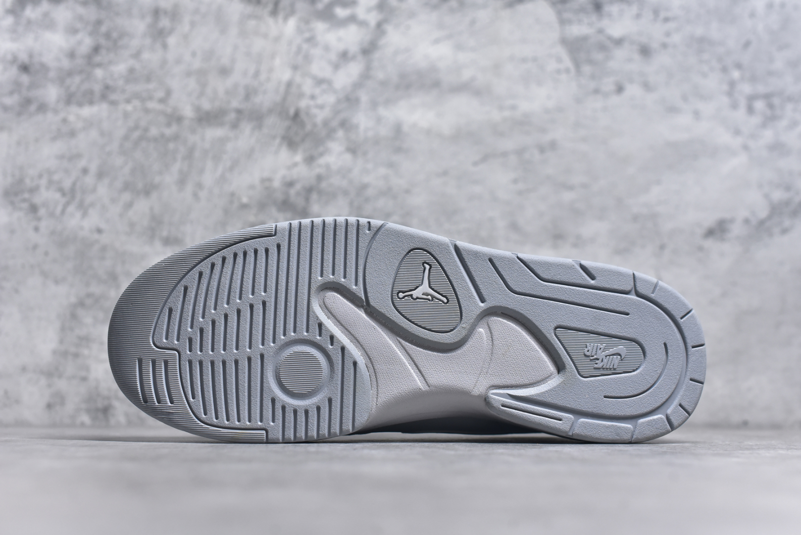 图片[6]-#Air Jordan Stadium AJ90 潮流运动板鞋 充满了对TinkerHathield 原创设计的致敬 包括中足网状面板、前足外侧的鲨鱼齿轮廓、加垫鞋领和 NK Air 鞋跟品牌 鞋子本身采用网眼、皮革和绒面革材料混合制成 散发出现代美感 并配备了该品牌全新的 Formula 23 足底缓震技术 AirJordan Stadium 90 鞋舌标签在鞋舌内侧印有“Flight”字样 完善了设计 尺码：36 36.5 37.5 38 38.5 39 40 40.5 41 42 42.5 43 44 44.5 45-选品中心