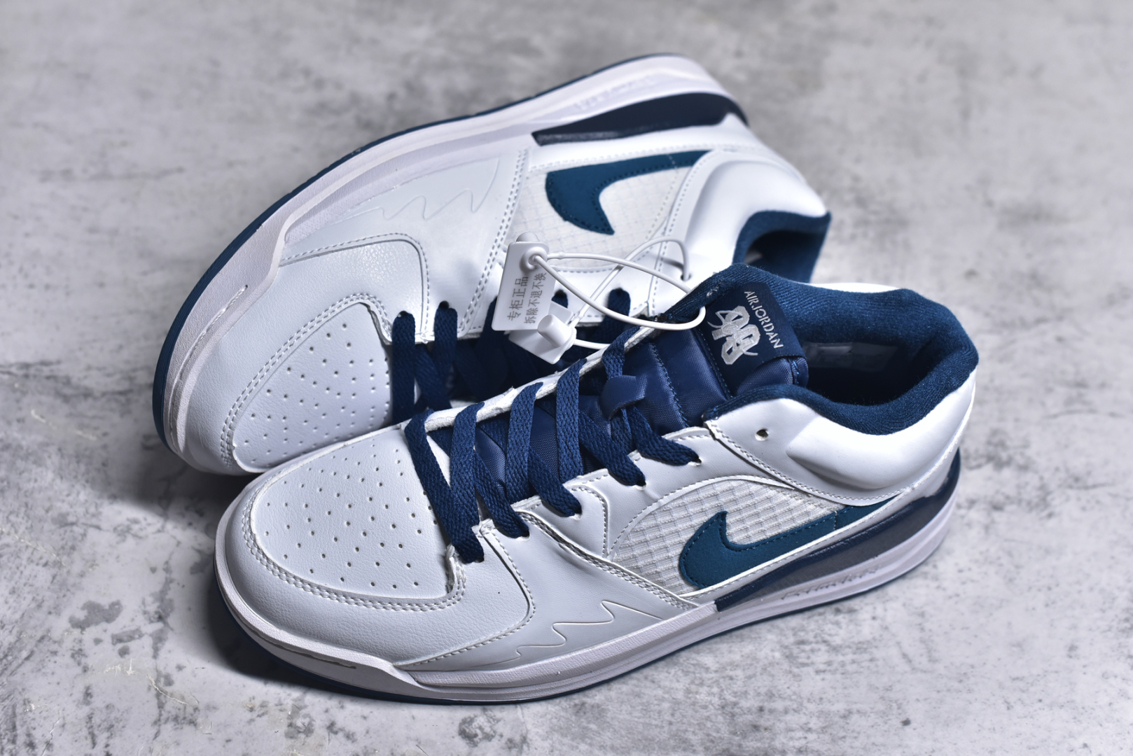 图片[7]-#Air Jordan Stadium AJ90 潮流运动板鞋 充满了对TinkerHathield 原创设计的致敬 包括中足网状面板、前足外侧的鲨鱼齿轮廓、加垫鞋领和 NK Air 鞋跟品牌 鞋子本身采用网眼、皮革和绒面革材料混合制成 散发出现代美感 并配备了该品牌全新的 Formula 23 足底缓震技术 AirJordan Stadium 90 鞋舌标签在鞋舌内侧印有“Flight”字样 完善了设计 尺码：36 36.5 37.5 38 38.5 39 40 40.5 41 42 42.5 43 44 44.5 45-选品中心