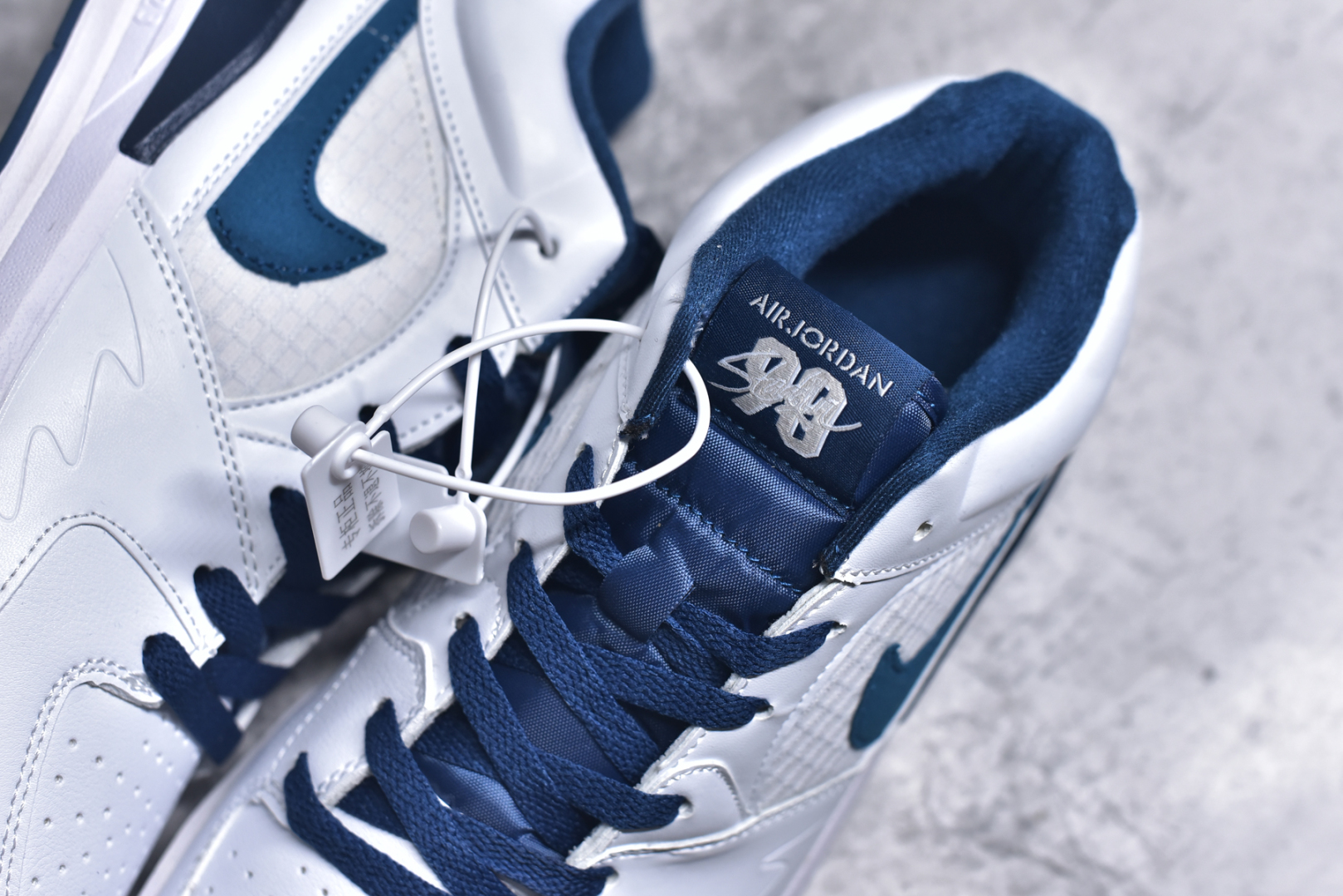 图片[9]-#Air Jordan Stadium AJ90 潮流运动板鞋 充满了对TinkerHathield 原创设计的致敬 包括中足网状面板、前足外侧的鲨鱼齿轮廓、加垫鞋领和 NK Air 鞋跟品牌 鞋子本身采用网眼、皮革和绒面革材料混合制成 散发出现代美感 并配备了该品牌全新的 Formula 23 足底缓震技术 AirJordan Stadium 90 鞋舌标签在鞋舌内侧印有“Flight”字样 完善了设计 尺码：36 36.5 37.5 38 38.5 39 40 40.5 41 42 42.5 43 44 44.5 45-选品中心