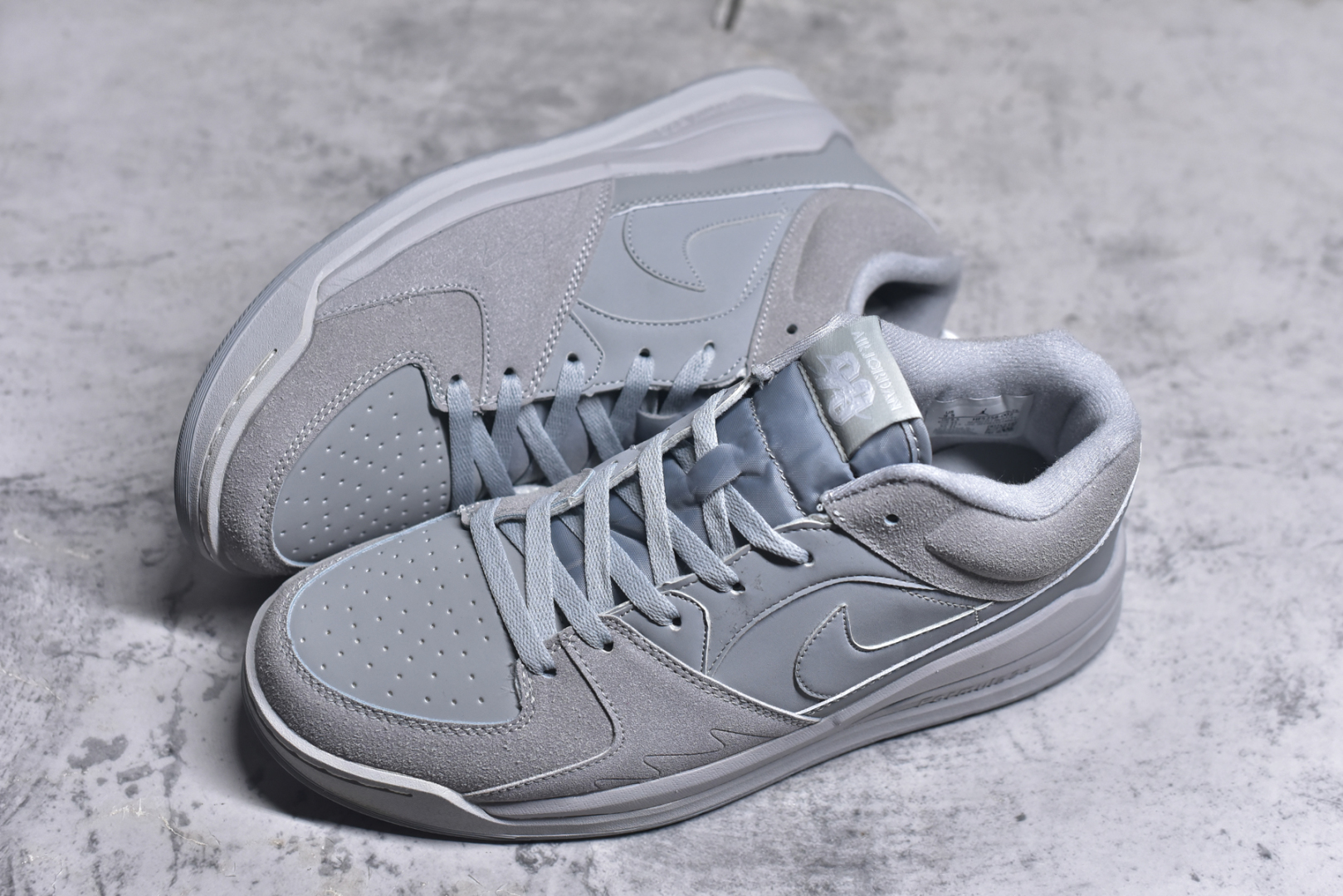 图片[7]-#Air Jordan Stadium AJ90 潮流运动板鞋 充满了对TinkerHathield 原创设计的致敬 包括中足网状面板、前足外侧的鲨鱼齿轮廓、加垫鞋领和 NK Air 鞋跟品牌 鞋子本身采用网眼、皮革和绒面革材料混合制成 散发出现代美感 并配备了该品牌全新的 Formula 23 足底缓震技术 AirJordan Stadium 90 鞋舌标签在鞋舌内侧印有“Flight”字样 完善了设计 尺码：36 36.5 37.5 38 38.5 39 40 40.5 41 42 42.5 43 44 44.5 45-选品中心
