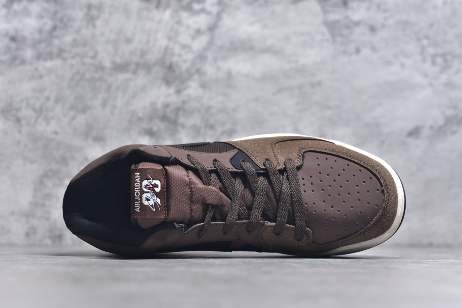 图片[4]-#Air Jordan Stadium AJ90 潮流运动板鞋 充满了对TinkerHathield 原创设计的致敬 包括中足网状面板、前足外侧的鲨鱼齿轮廓、加垫鞋领和 NK Air 鞋跟品牌 鞋子本身采用网眼、皮革和绒面革材料混合制成 散发出现代美感 并配备了该品牌全新的 Formula 23 足底缓震技术 AirJordan Stadium 90 鞋舌标签在鞋舌内侧印有“Flight”字样 完善了设计 尺码：36 36.5 37.5 38 38.5 39 40 40.5 41 42 42.5 43 44 44.5 45-选品中心