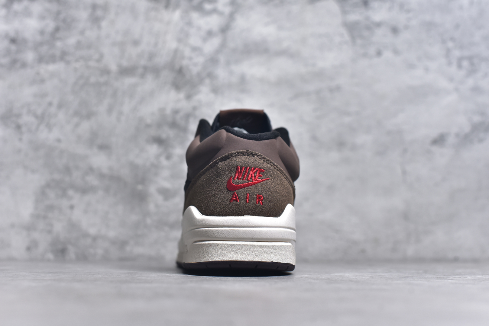 图片[5]-#Air Jordan Stadium AJ90 潮流运动板鞋 充满了对TinkerHathield 原创设计的致敬 包括中足网状面板、前足外侧的鲨鱼齿轮廓、加垫鞋领和 NK Air 鞋跟品牌 鞋子本身采用网眼、皮革和绒面革材料混合制成 散发出现代美感 并配备了该品牌全新的 Formula 23 足底缓震技术 AirJordan Stadium 90 鞋舌标签在鞋舌内侧印有“Flight”字样 完善了设计 尺码：36 36.5 37.5 38 38.5 39 40 40.5 41 42 42.5 43 44 44.5 45-选品中心