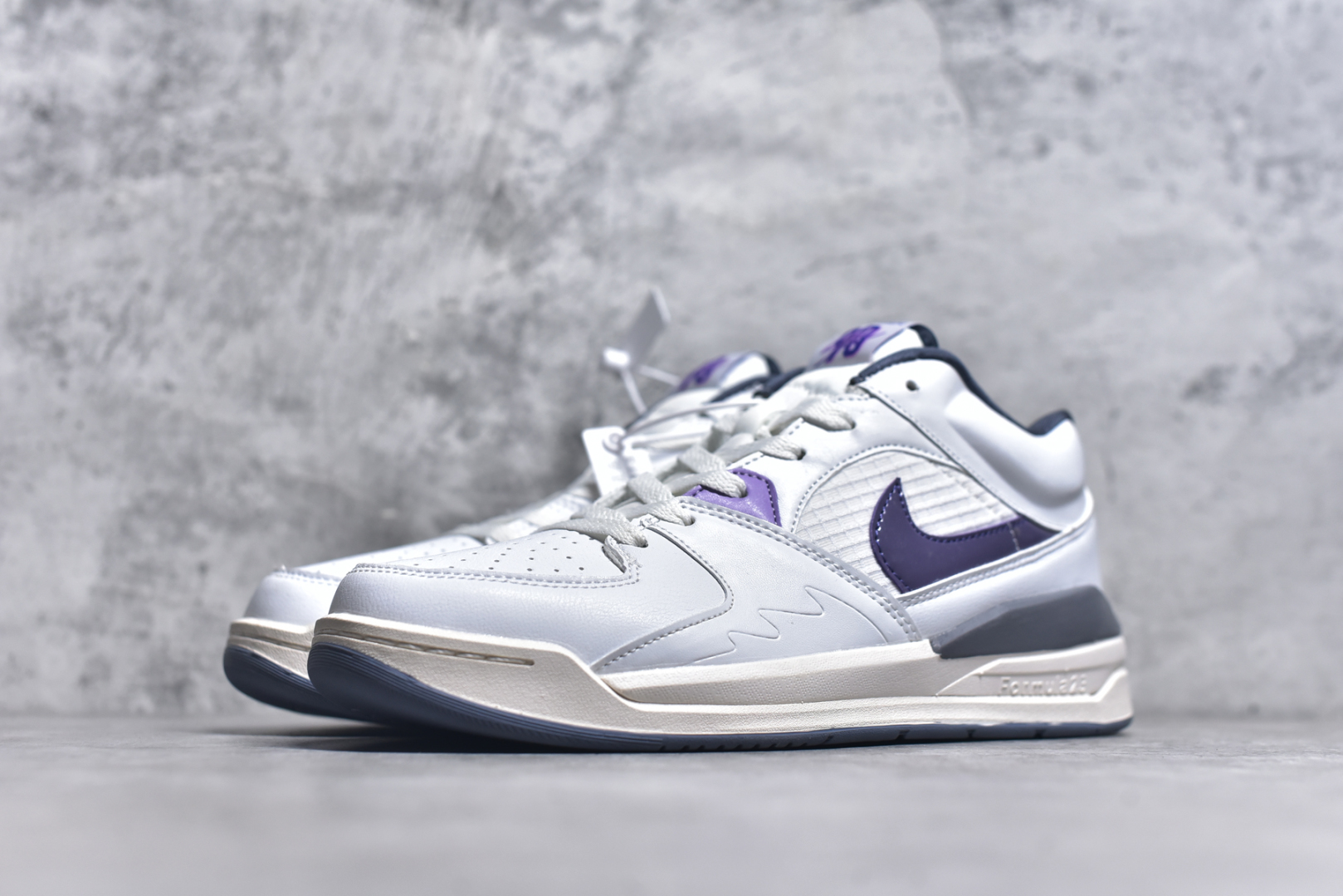 图片[2]-#Air Jordan Stadium AJ90 潮流运动板鞋 充满了对TinkerHathield 原创设计的致敬 包括中足网状面板、前足外侧的鲨鱼齿轮廓、加垫鞋领和 NK Air 鞋跟品牌 鞋子本身采用网眼、皮革和绒面革材料混合制成 散发出现代美感 并配备了该品牌全新的 Formula 23 足底缓震技术 AirJordan Stadium 90 鞋舌标签在鞋舌内侧印有“Flight”字样 完善了设计 尺码：36 36.5 37.5 38 38.5 39 40 40.5 41 42 42.5 43 44 44.5 45-选品中心