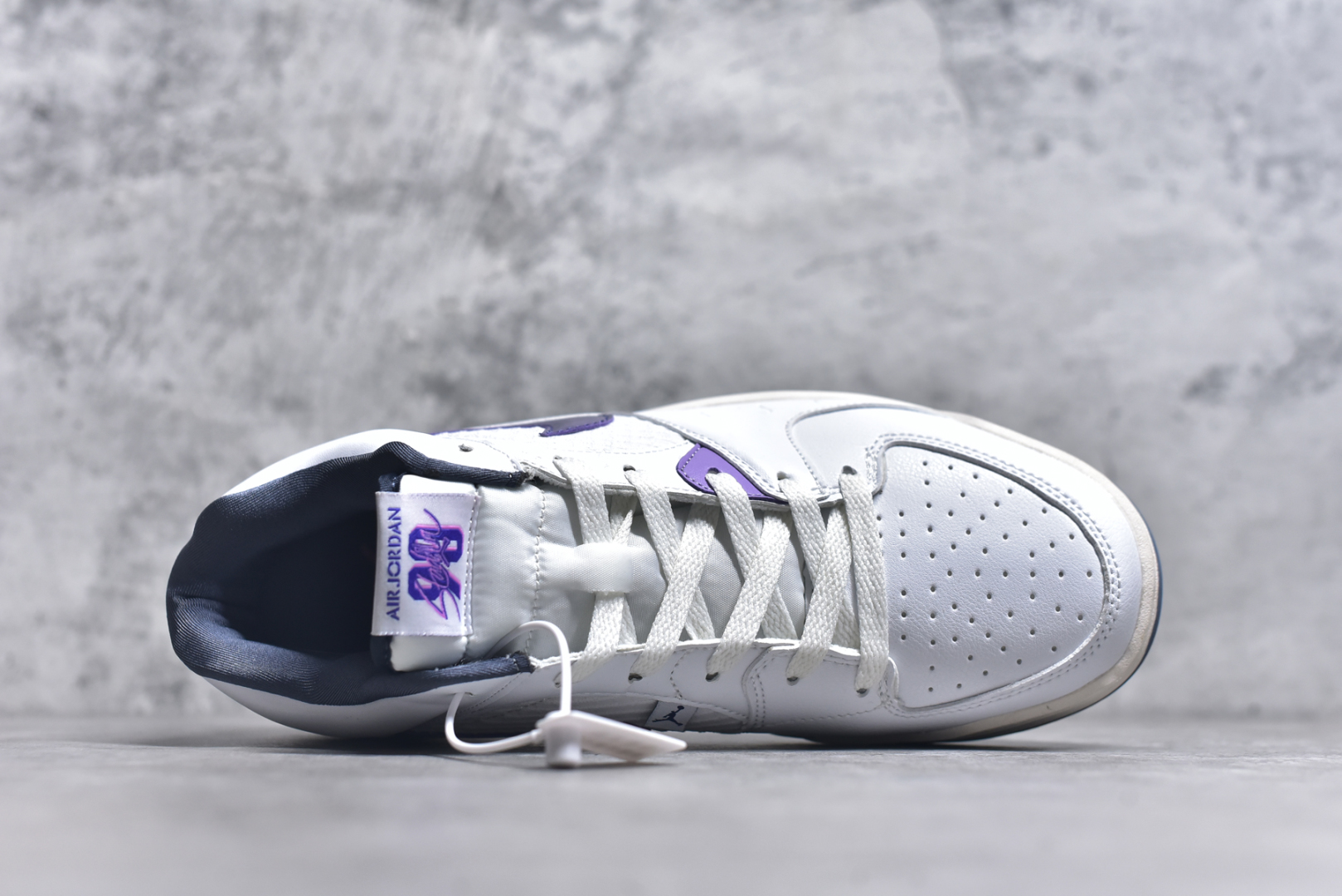 图片[4]-#Air Jordan Stadium AJ90 潮流运动板鞋 充满了对TinkerHathield 原创设计的致敬 包括中足网状面板、前足外侧的鲨鱼齿轮廓、加垫鞋领和 NK Air 鞋跟品牌 鞋子本身采用网眼、皮革和绒面革材料混合制成 散发出现代美感 并配备了该品牌全新的 Formula 23 足底缓震技术 AirJordan Stadium 90 鞋舌标签在鞋舌内侧印有“Flight”字样 完善了设计 尺码：36 36.5 37.5 38 38.5 39 40 40.5 41 42 42.5 43 44 44.5 45-选品中心
