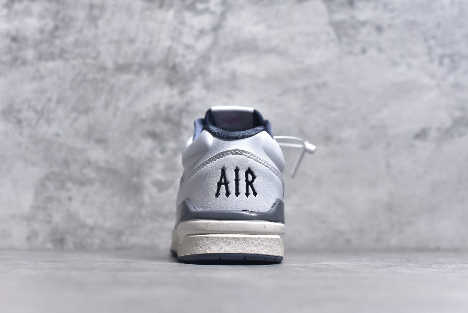 图片[5]-#Air Jordan Stadium AJ90 潮流运动板鞋 充满了对TinkerHathield 原创设计的致敬 包括中足网状面板、前足外侧的鲨鱼齿轮廓、加垫鞋领和 NK Air 鞋跟品牌 鞋子本身采用网眼、皮革和绒面革材料混合制成 散发出现代美感 并配备了该品牌全新的 Formula 23 足底缓震技术 AirJordan Stadium 90 鞋舌标签在鞋舌内侧印有“Flight”字样 完善了设计 尺码：36 36.5 37.5 38 38.5 39 40 40.5 41 42 42.5 43 44 44.5 45-选品中心