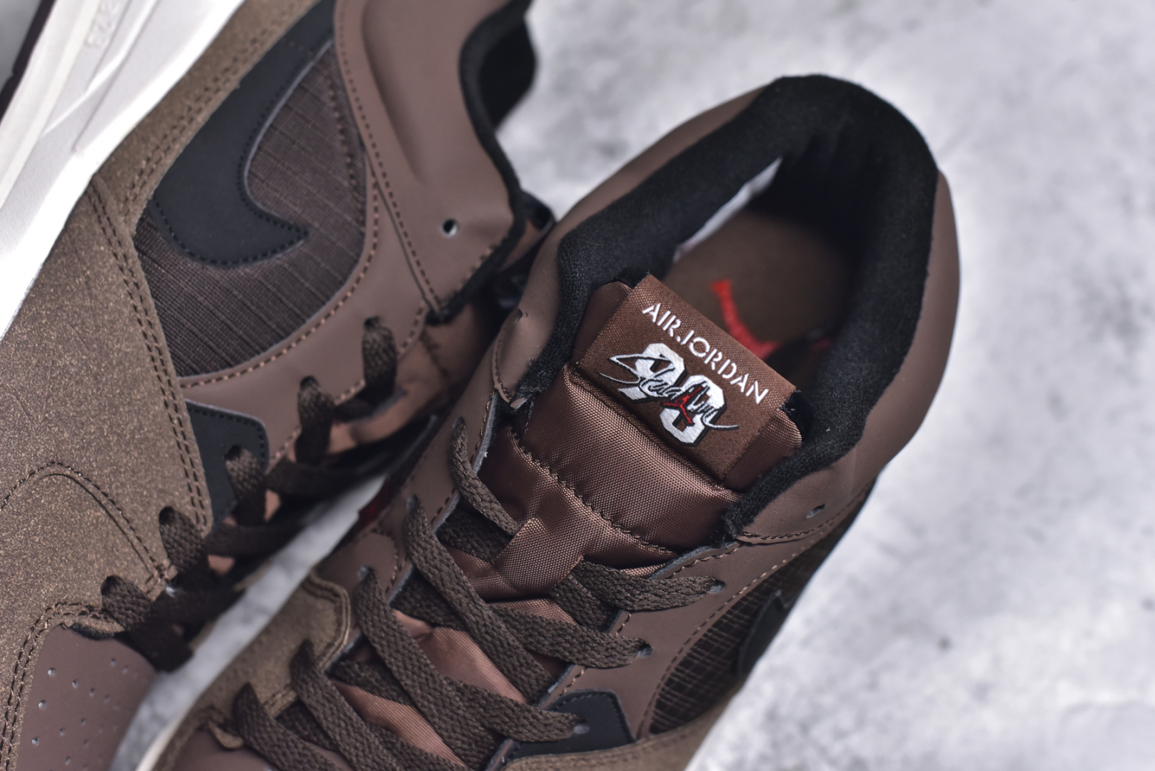 图片[9]-#Air Jordan Stadium AJ90 潮流运动板鞋 充满了对TinkerHathield 原创设计的致敬 包括中足网状面板、前足外侧的鲨鱼齿轮廓、加垫鞋领和 NK Air 鞋跟品牌 鞋子本身采用网眼、皮革和绒面革材料混合制成 散发出现代美感 并配备了该品牌全新的 Formula 23 足底缓震技术 AirJordan Stadium 90 鞋舌标签在鞋舌内侧印有“Flight”字样 完善了设计 尺码：36 36.5 37.5 38 38.5 39 40 40.5 41 42 42.5 43 44 44.5 45-选品中心