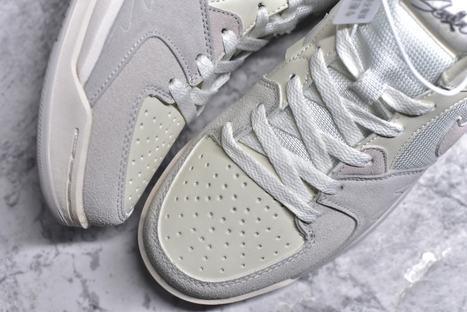 图片[8]-#Air Jordan Stadium AJ90 潮流运动板鞋 充满了对TinkerHathield 原创设计的致敬 包括中足网状面板、前足外侧的鲨鱼齿轮廓、加垫鞋领和 NK Air 鞋跟品牌 鞋子本身采用网眼、皮革和绒面革材料混合制成 散发出现代美感 并配备了该品牌全新的 Formula 23 足底缓震技术 AirJordan Stadium 90 鞋舌标签在鞋舌内侧印有“Flight”字样 完善了设计 尺码：36 36.5 37.5 38 38.5 39 40 40.5 41 42 42.5 43 44 44.5 45-选品中心