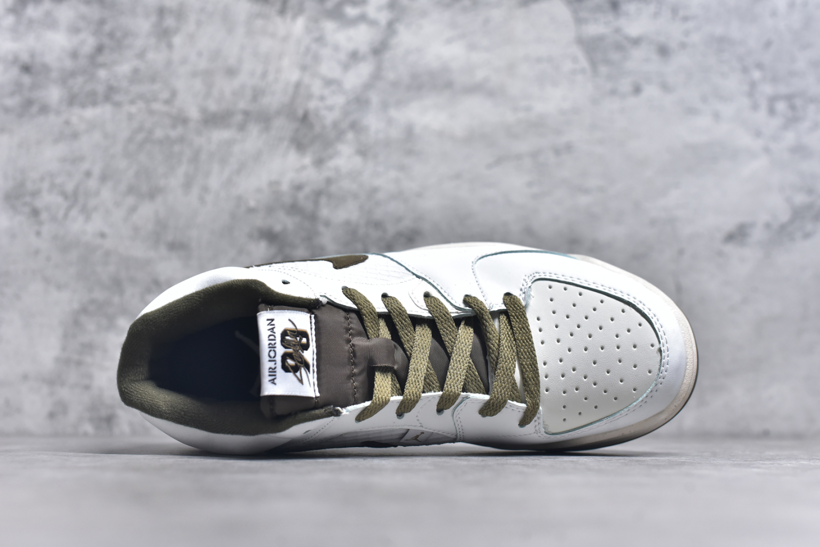 图片[4]-#Air Jordan Stadium AJ90 潮流运动板鞋 充满了对TinkerHathield 原创设计的致敬 包括中足网状面板、前足外侧的鲨鱼齿轮廓、加垫鞋领和 NK Air 鞋跟品牌 鞋子本身采用网眼、皮革和绒面革材料混合制成 散发出现代美感 并配备了该品牌全新的 Formula 23 足底缓震技术 AirJordan Stadium 90 鞋舌标签在鞋舌内侧印有“Flight”字样 完善了设计 尺码：36 36.5 37.5 38 38.5 39 40 40.5 41 42 42.5 43 44 44.5 45-选品中心
