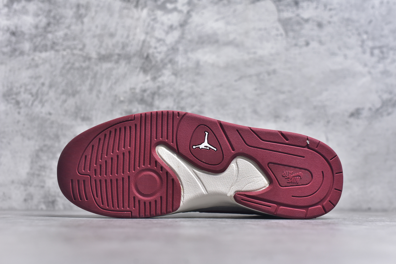 图片[6]-#Air Jordan Stadium AJ90 潮流运动板鞋 充满了对TinkerHathield 原创设计的致敬 包括中足网状面板、前足外侧的鲨鱼齿轮廓、加垫鞋领和 NK Air 鞋跟品牌 鞋子本身采用网眼、皮革和绒面革材料混合制成 散发出现代美感 并配备了该品牌全新的 Formula 23 足底缓震技术 AirJordan Stadium 90 鞋舌标签在鞋舌内侧印有“Flight”字样 完善了设计 尺码：36 36.5 37.5 38 38.5 39 40 40.5 41 42 42.5 43 44 44.5 45-选品中心
