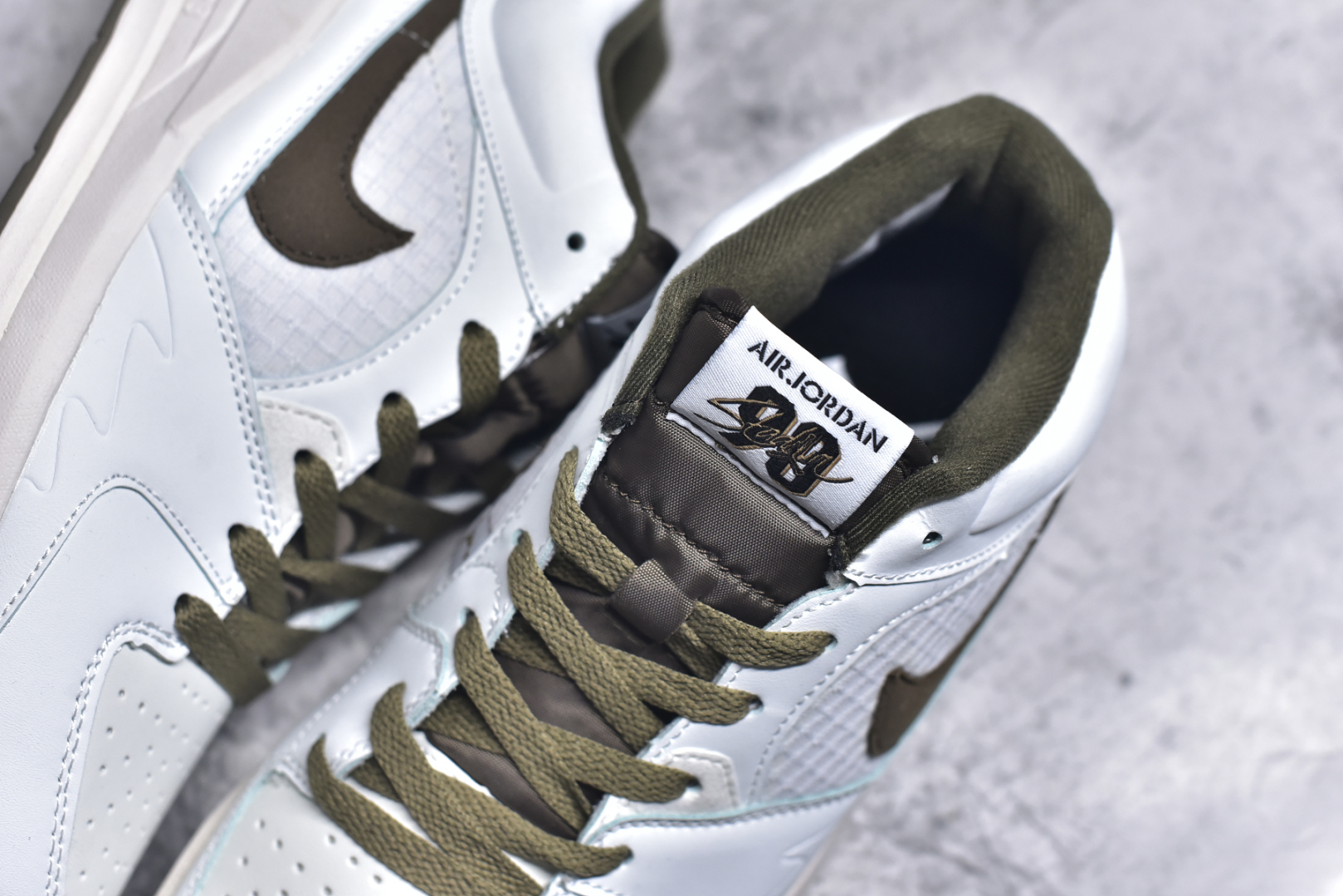 图片[9]-#Air Jordan Stadium AJ90 潮流运动板鞋 充满了对TinkerHathield 原创设计的致敬 包括中足网状面板、前足外侧的鲨鱼齿轮廓、加垫鞋领和 NK Air 鞋跟品牌 鞋子本身采用网眼、皮革和绒面革材料混合制成 散发出现代美感 并配备了该品牌全新的 Formula 23 足底缓震技术 AirJordan Stadium 90 鞋舌标签在鞋舌内侧印有“Flight”字样 完善了设计 尺码：36 36.5 37.5 38 38.5 39 40 40.5 41 42 42.5 43 44 44.5 45-选品中心