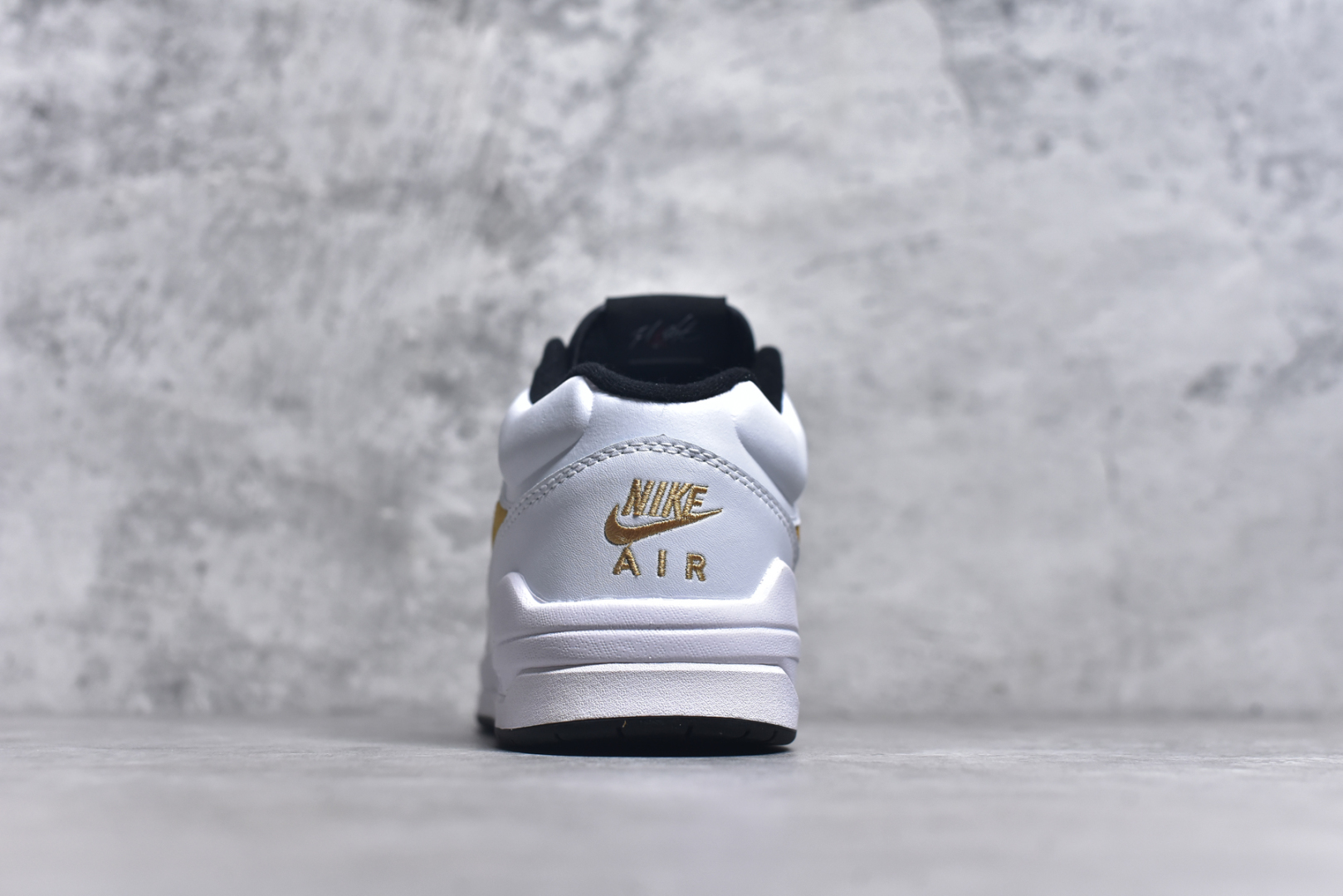 图片[5]-#Air Jordan Stadium AJ90 潮流运动板鞋 充满了对TinkerHathield 原创设计的致敬 包括中足网状面板、前足外侧的鲨鱼齿轮廓、加垫鞋领和 NK Air 鞋跟品牌 鞋子本身采用网眼、皮革和绒面革材料混合制成 散发出现代美感 并配备了该品牌全新的 Formula 23 足底缓震技术 AirJordan Stadium 90 鞋舌标签在鞋舌内侧印有“Flight”字样 完善了设计 尺码：36 36.5 37.5 38 38.5 39 40 40.5 41 42 42.5 43 44 44.5 45-选品中心