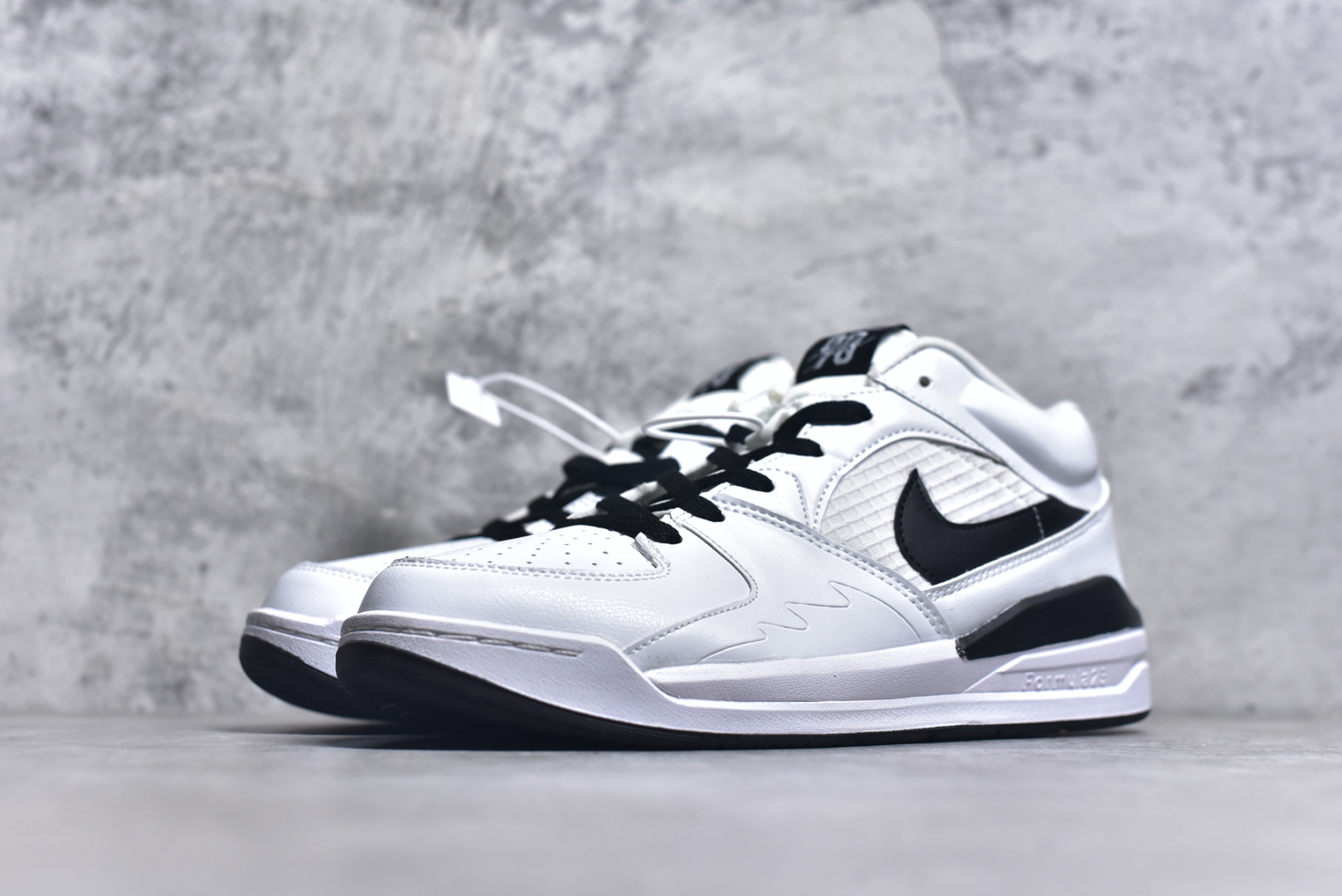 图片[2]-#Air Jordan Stadium AJ90 潮流运动板鞋 充满了对TinkerHathield 原创设计的致敬 包括中足网状面板、前足外侧的鲨鱼齿轮廓、加垫鞋领和 NK Air 鞋跟品牌 鞋子本身采用网眼、皮革和绒面革材料混合制成 散发出现代美感 并配备了该品牌全新的 Formula 23 足底缓震技术 AirJordan Stadium 90 鞋舌标签在鞋舌内侧印有“Flight”字样 完善了设计 尺码：36 36.5 37.5 38 38.5 39 40 40.5 41 42 42.5 43 44 44.5 45-选品中心