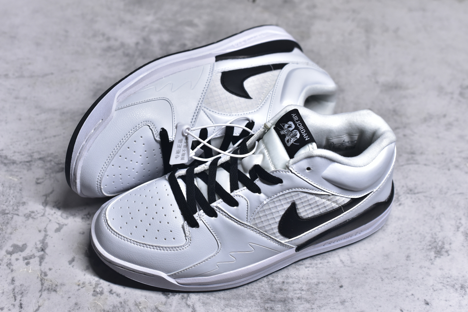 图片[7]-#Air Jordan Stadium AJ90 潮流运动板鞋 充满了对TinkerHathield 原创设计的致敬 包括中足网状面板、前足外侧的鲨鱼齿轮廓、加垫鞋领和 NK Air 鞋跟品牌 鞋子本身采用网眼、皮革和绒面革材料混合制成 散发出现代美感 并配备了该品牌全新的 Formula 23 足底缓震技术 AirJordan Stadium 90 鞋舌标签在鞋舌内侧印有“Flight”字样 完善了设计 尺码：36 36.5 37.5 38 38.5 39 40 40.5 41 42 42.5 43 44 44.5 45-选品中心