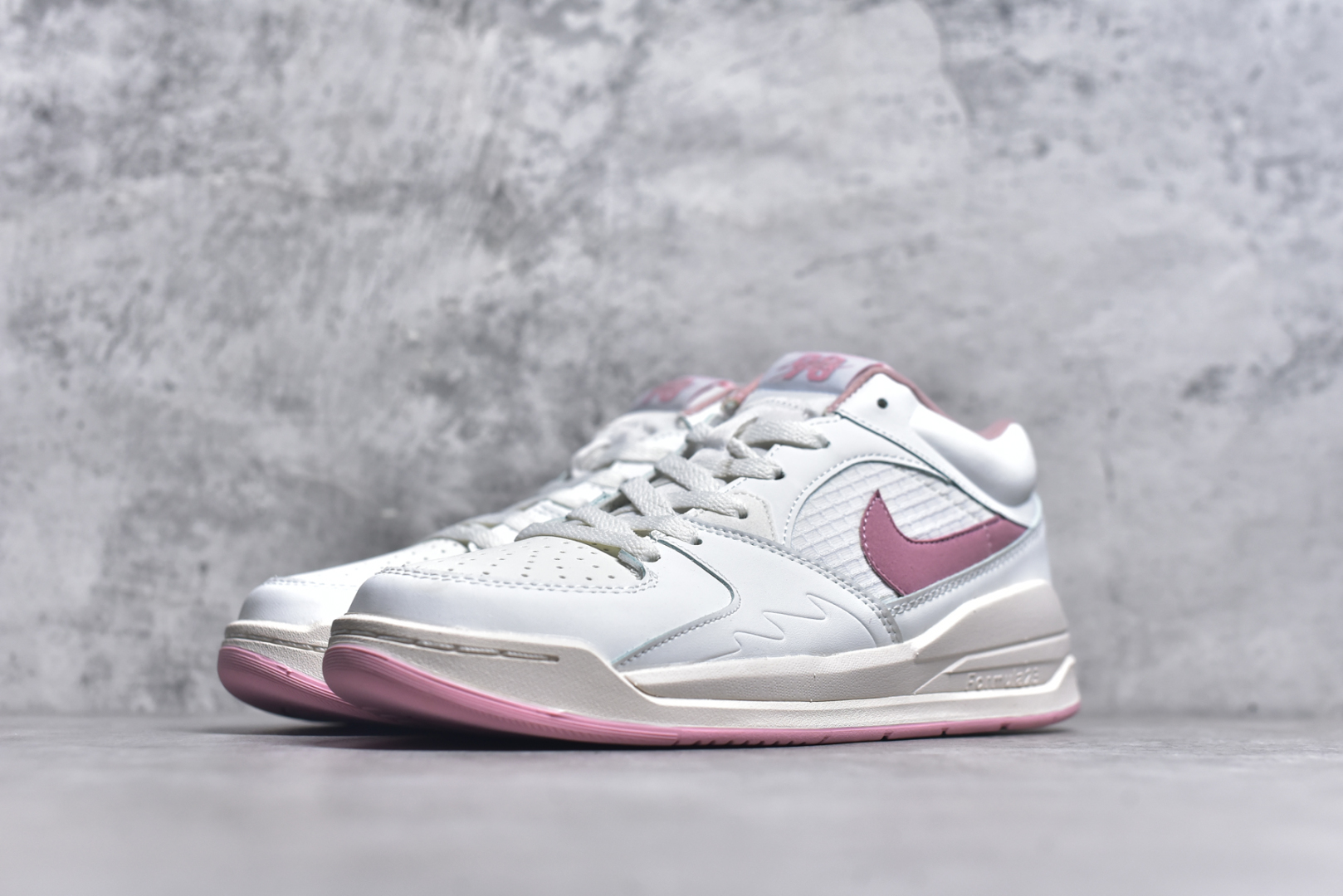 图片[2]-#Air Jordan Stadium AJ90 潮流运动板鞋 充满了对TinkerHathield 原创设计的致敬 包括中足网状面板、前足外侧的鲨鱼齿轮廓、加垫鞋领和 NK Air 鞋跟品牌 鞋子本身采用网眼、皮革和绒面革材料混合制成 散发出现代美感 并配备了该品牌全新的 Formula 23 足底缓震技术 AirJordan Stadium 90 鞋舌标签在鞋舌内侧印有“Flight”字样 完善了设计 尺码：36 36.5 37.5 38 38.5 39 40 40.5 41 42 42.5 43 44 44.5 45-选品中心