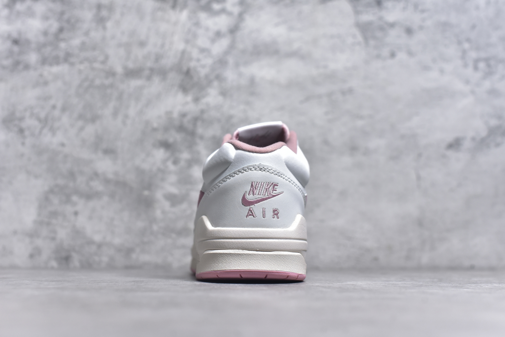 图片[5]-#Air Jordan Stadium AJ90 潮流运动板鞋 充满了对TinkerHathield 原创设计的致敬 包括中足网状面板、前足外侧的鲨鱼齿轮廓、加垫鞋领和 NK Air 鞋跟品牌 鞋子本身采用网眼、皮革和绒面革材料混合制成 散发出现代美感 并配备了该品牌全新的 Formula 23 足底缓震技术 AirJordan Stadium 90 鞋舌标签在鞋舌内侧印有“Flight”字样 完善了设计 尺码：36 36.5 37.5 38 38.5 39 40 40.5 41 42 42.5 43 44 44.5 45-选品中心