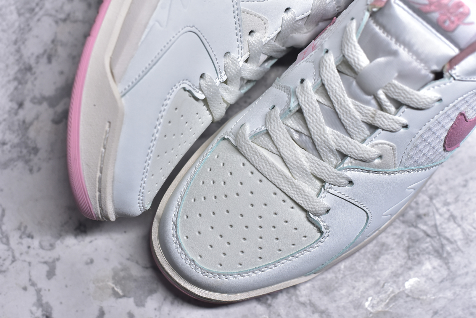 图片[8]-#Air Jordan Stadium AJ90 潮流运动板鞋 充满了对TinkerHathield 原创设计的致敬 包括中足网状面板、前足外侧的鲨鱼齿轮廓、加垫鞋领和 NK Air 鞋跟品牌 鞋子本身采用网眼、皮革和绒面革材料混合制成 散发出现代美感 并配备了该品牌全新的 Formula 23 足底缓震技术 AirJordan Stadium 90 鞋舌标签在鞋舌内侧印有“Flight”字样 完善了设计 尺码：36 36.5 37.5 38 38.5 39 40 40.5 41 42 42.5 43 44 44.5 45-选品中心