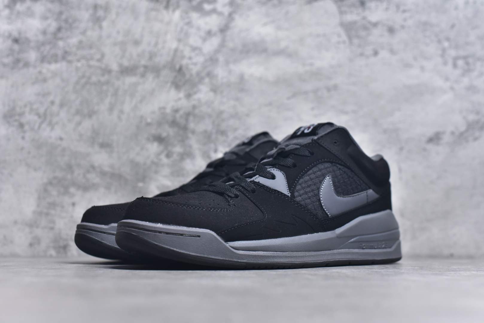 图片[2]-#Air Jordan Stadium AJ90 潮流运动板鞋 充满了对TinkerHathield 原创设计的致敬 包括中足网状面板、前足外侧的鲨鱼齿轮廓、加垫鞋领和 NK Air 鞋跟品牌 鞋子本身采用网眼、皮革和绒面革材料混合制成 散发出现代美感 并配备了该品牌全新的 Formula 23 足底缓震技术 AirJordan Stadium 90 鞋舌标签在鞋舌内侧印有“Flight”字样 完善了设计 尺码：36 36.5 37.5 38 38.5 39 40 40.5 41 42 42.5 43 44 44.5 45-选品中心