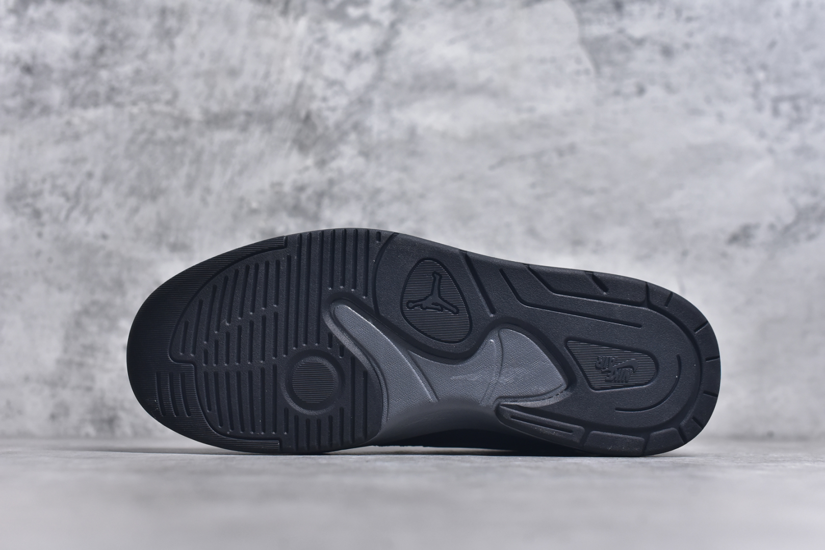 图片[6]-#Air Jordan Stadium AJ90 潮流运动板鞋 充满了对TinkerHathield 原创设计的致敬 包括中足网状面板、前足外侧的鲨鱼齿轮廓、加垫鞋领和 NK Air 鞋跟品牌 鞋子本身采用网眼、皮革和绒面革材料混合制成 散发出现代美感 并配备了该品牌全新的 Formula 23 足底缓震技术 AirJordan Stadium 90 鞋舌标签在鞋舌内侧印有“Flight”字样 完善了设计 尺码：36 36.5 37.5 38 38.5 39 40 40.5 41 42 42.5 43 44 44.5 45-选品中心