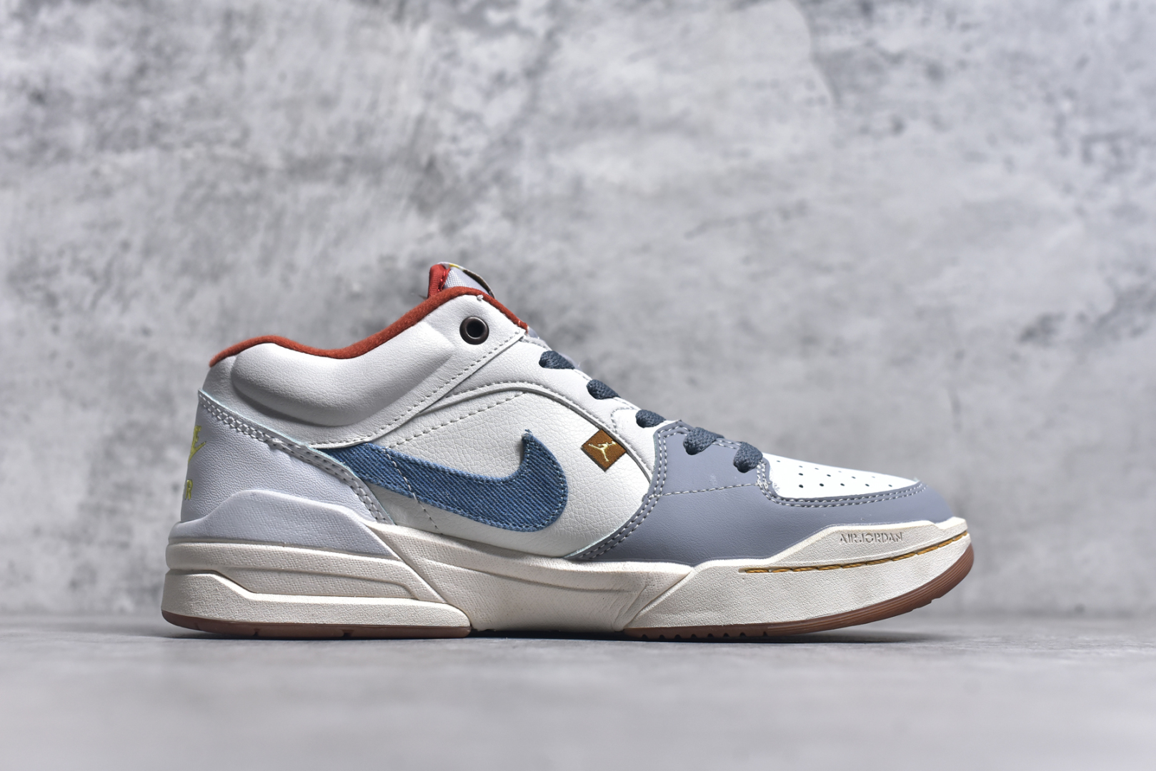 图片[3]-#Air Jordan Stadium AJ90 潮流运动板鞋 充满了对TinkerHathield 原创设计的致敬 包括中足网状面板、前足外侧的鲨鱼齿轮廓、加垫鞋领和 NK Air 鞋跟品牌 鞋子本身采用网眼、皮革和绒面革材料混合制成 散发出现代美感 并配备了该品牌全新的 Formula 23 足底缓震技术 AirJordan Stadium 90 鞋舌标签在鞋舌内侧印有“Flight”字样 完善了设计 尺码：36 36.5 37.5 38 38.5 39 40 40.5 41 42 42.5 43 44 44.5 45-选品中心
