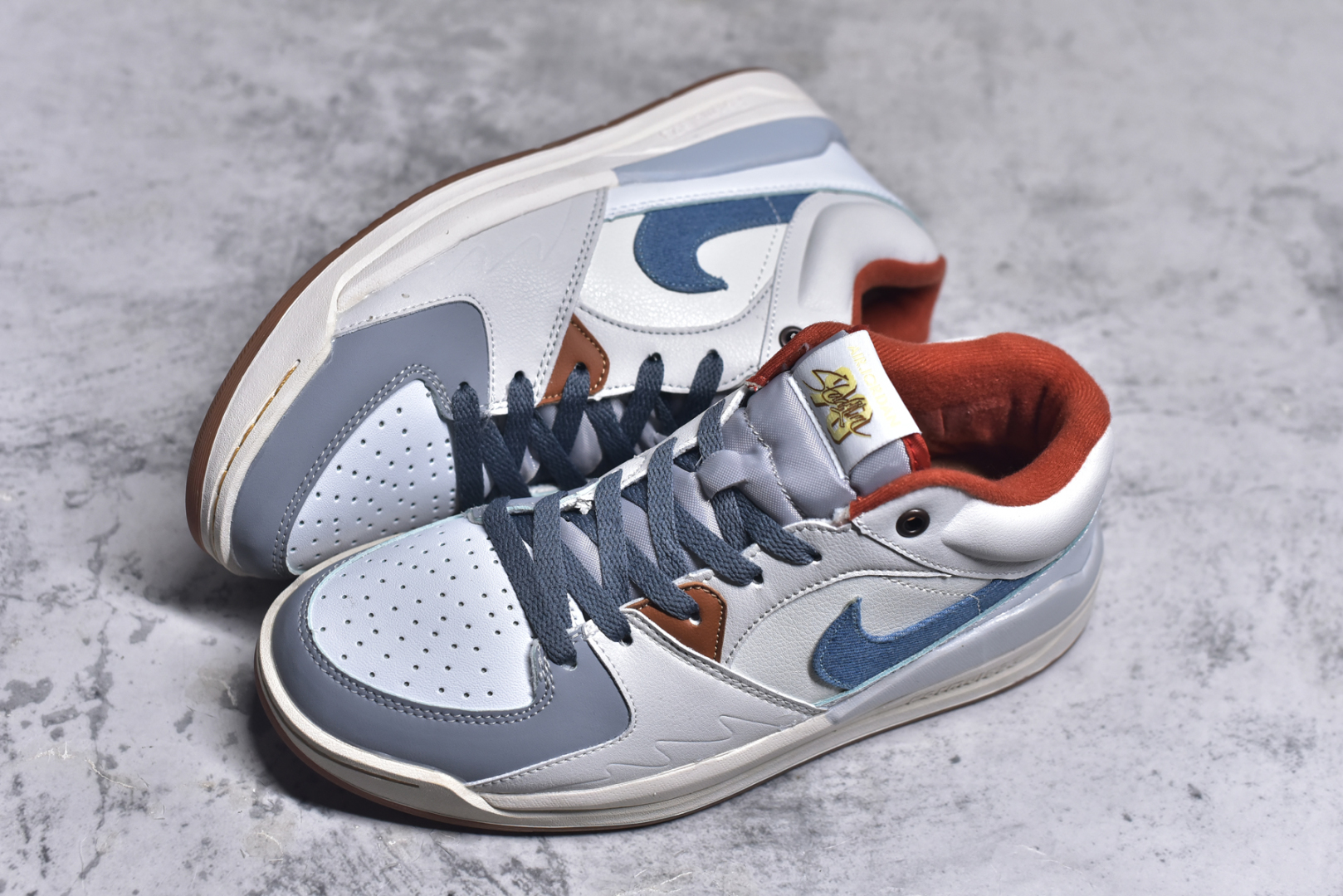 图片[7]-#Air Jordan Stadium AJ90 潮流运动板鞋 充满了对TinkerHathield 原创设计的致敬 包括中足网状面板、前足外侧的鲨鱼齿轮廓、加垫鞋领和 NK Air 鞋跟品牌 鞋子本身采用网眼、皮革和绒面革材料混合制成 散发出现代美感 并配备了该品牌全新的 Formula 23 足底缓震技术 AirJordan Stadium 90 鞋舌标签在鞋舌内侧印有“Flight”字样 完善了设计 尺码：36 36.5 37.5 38 38.5 39 40 40.5 41 42 42.5 43 44 44.5 45-选品中心