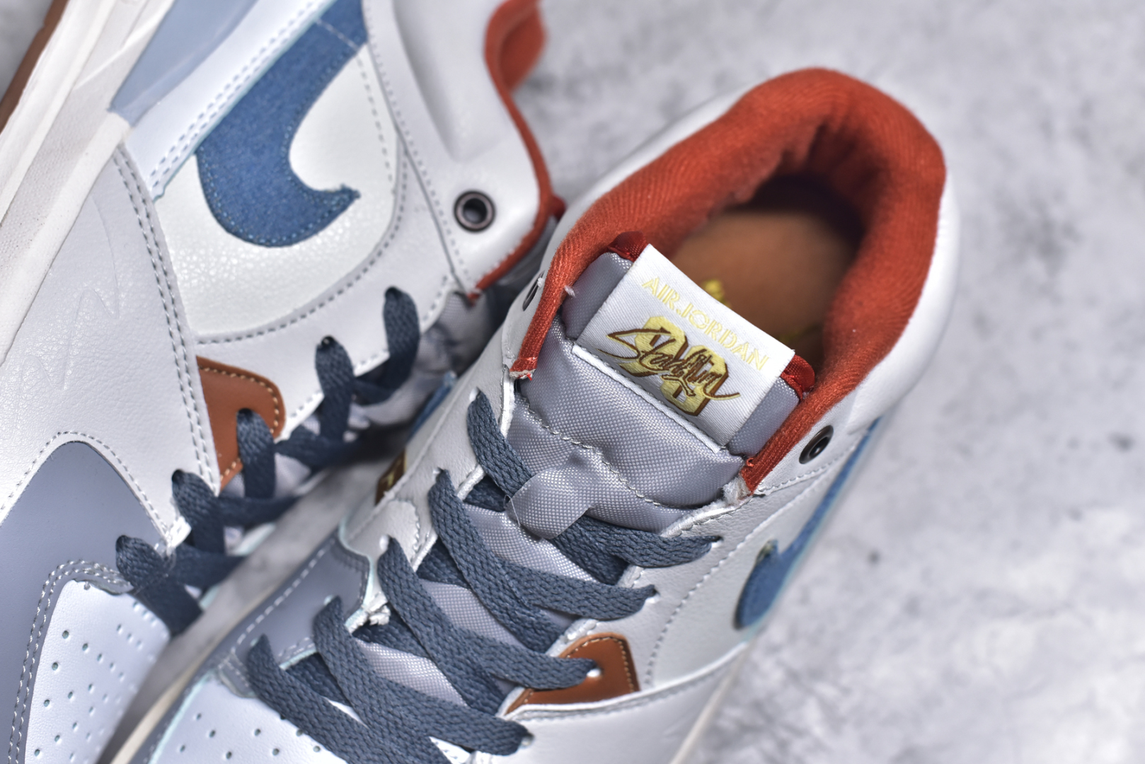 图片[9]-#Air Jordan Stadium AJ90 潮流运动板鞋 充满了对TinkerHathield 原创设计的致敬 包括中足网状面板、前足外侧的鲨鱼齿轮廓、加垫鞋领和 NK Air 鞋跟品牌 鞋子本身采用网眼、皮革和绒面革材料混合制成 散发出现代美感 并配备了该品牌全新的 Formula 23 足底缓震技术 AirJordan Stadium 90 鞋舌标签在鞋舌内侧印有“Flight”字样 完善了设计 尺码：36 36.5 37.5 38 38.5 39 40 40.5 41 42 42.5 43 44 44.5 45-选品中心