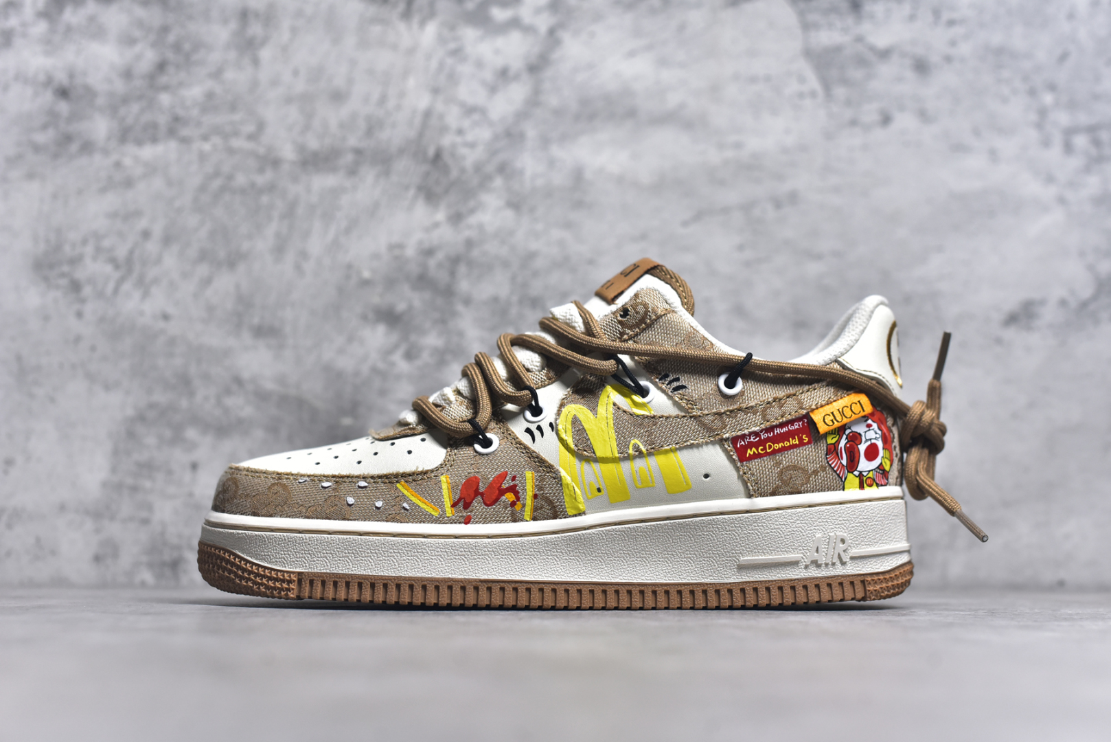 #Nike Air Force 1\’07 Low \”McDonald\’s\” 麦当劳 空军一号低帮休闲运动绑带板鞋 BD0077-111 #麦当劳是全球最大的连锁快餐上市公司，1955年由雷·克洛克创立，总部位于美国芝加哥。1961年，麦当劳的品牌logo首次加入了“金色拱门”元素，金色双抛物线化身成为金色的“M”标识，成为麦当劳品牌象征性的标志。 尺码：36 36.5 37.5 38 38.5 39 40 40.5 41 42 42.5 43 44 44.5 45 9.D4-选品中心