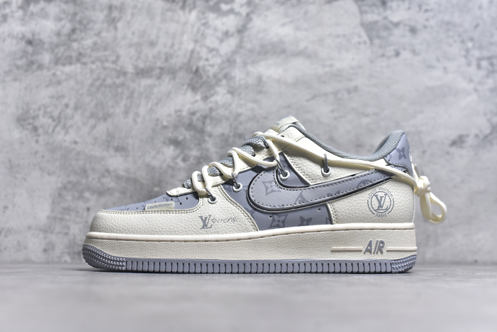 #Nike Air Force 1\’07 Low LV联名 灰印花抽绳 空军一号低帮休闲板鞋 DM6868-062 #原楦头原纸板 原装鞋盒 定制五金配件 内置全掌气垫 原厂鞋底 尺码：36 36.5 37.5 38 38.5 39 40 40.5 41 42 42.5 43 44 44.5 45 9.D4-选品中心