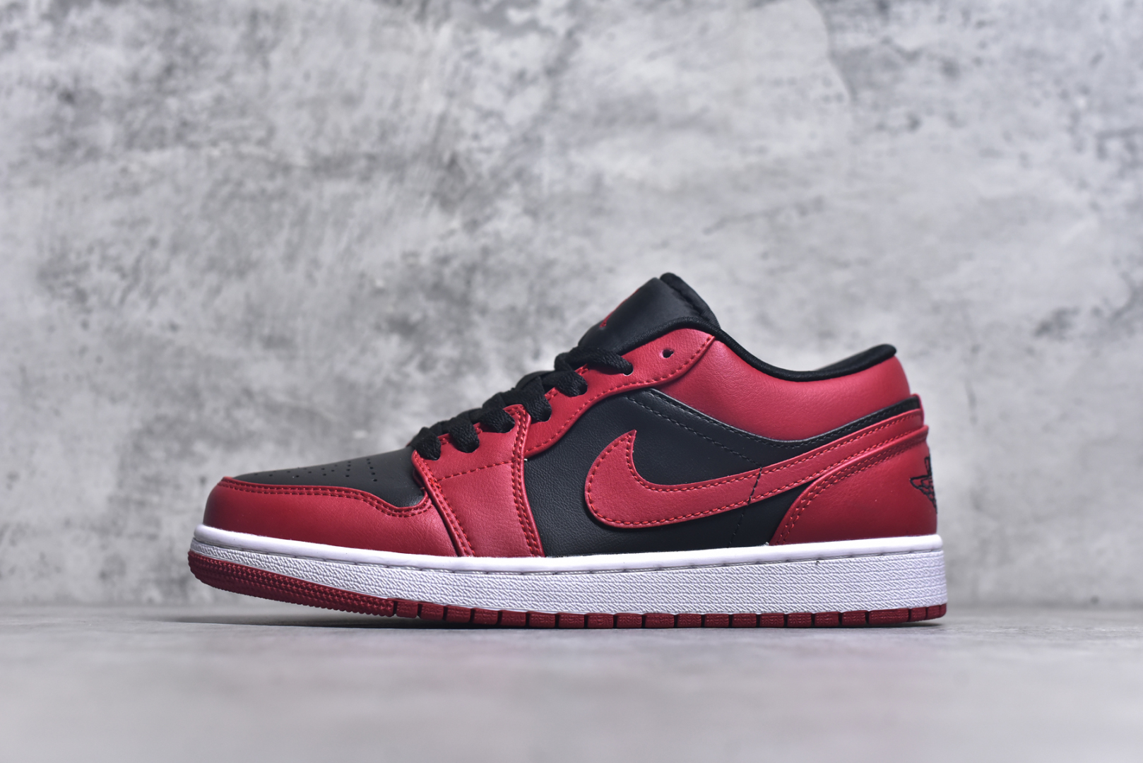 #Air Jordan 1 低帮 复古篮球鞋 纯原大厂出品 极力推荐 定制鞋盒 大厂纯原品质出货 超高清洁度 皮料切割干净无任何毛边 细节完美 货号：553558 066 编码：23 尺码：36-46-选品中心