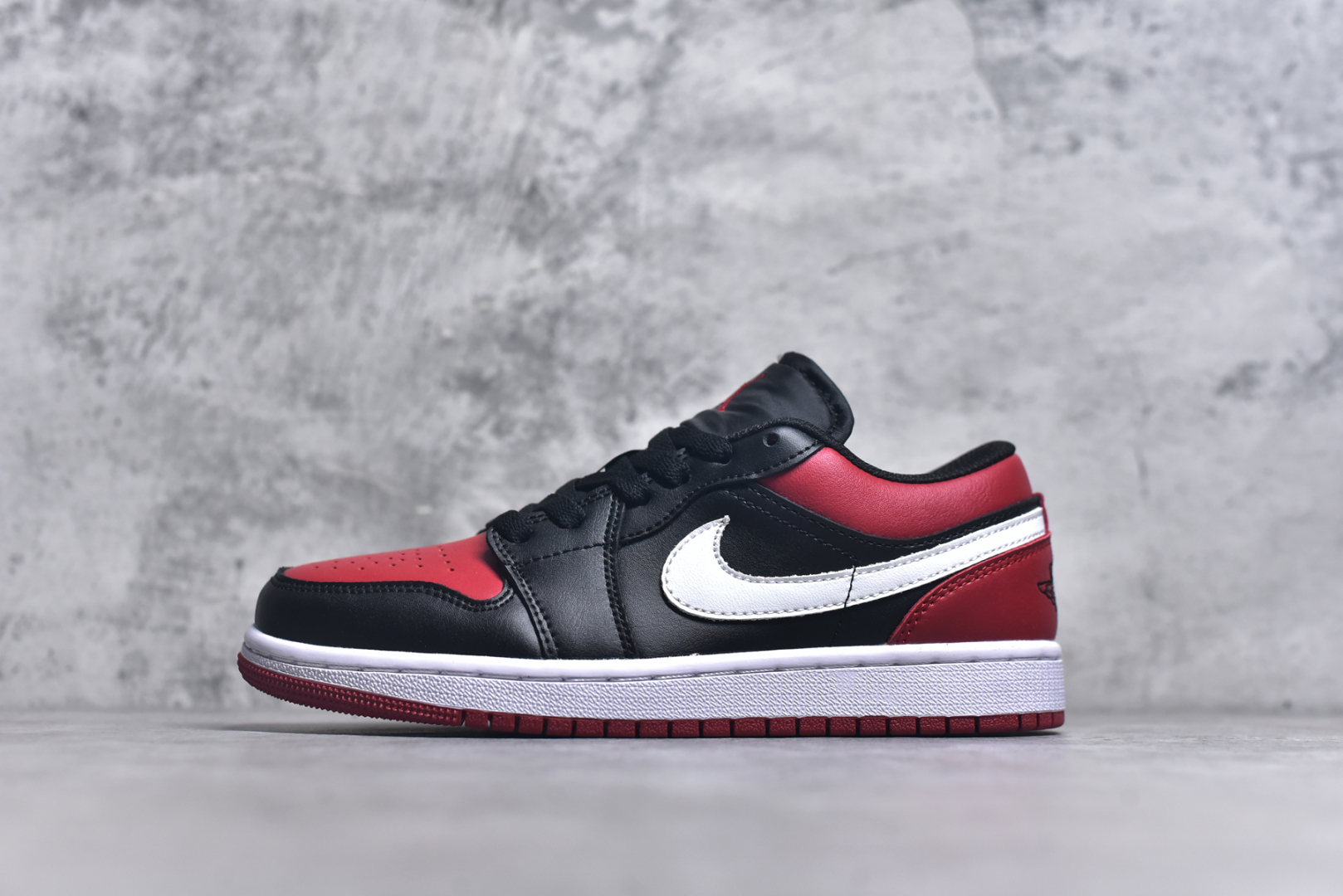 #Air Jordan 1 低帮 复古篮球鞋 纯原大厂出品 极力推荐 定制鞋盒 大厂纯原品质出货 超高清洁度 皮料切割干净无任何毛边 细节完美 货号：553558 066 编码：23 尺码：36-46-选品中心