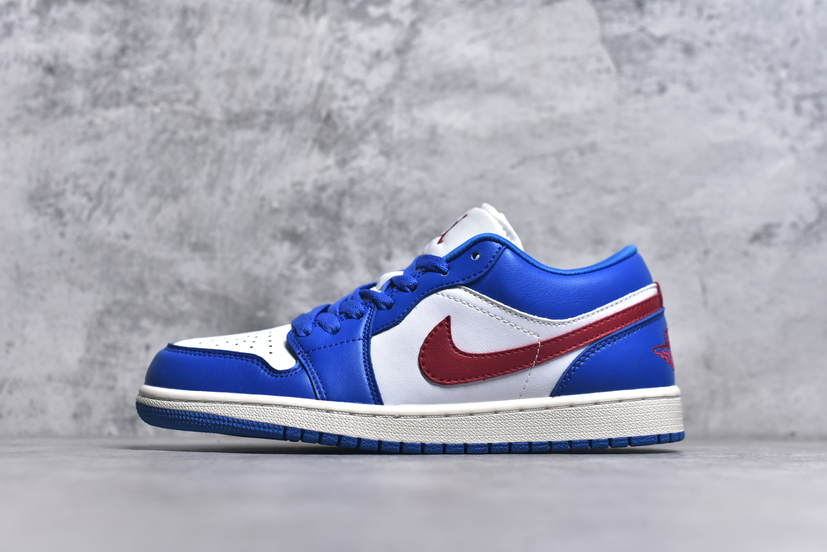 #Air Jordan 1 低帮 复古篮球鞋 纯原大厂出品 极力推荐 定制鞋盒 大厂纯原品质出货 超高清洁度 皮料切割干净无任何毛边 细节完美 货号：553558 066 编码：23 尺码：36-46-选品中心