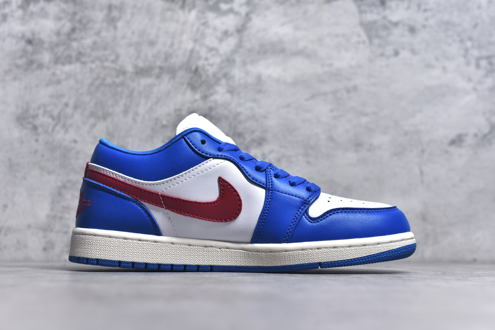图片[3]-#Air Jordan 1 低帮 复古篮球鞋 纯原大厂出品 极力推荐 定制鞋盒 大厂纯原品质出货 超高清洁度 皮料切割干净无任何毛边 细节完美 货号：553558 066 编码：23 尺码：36-46-选品中心