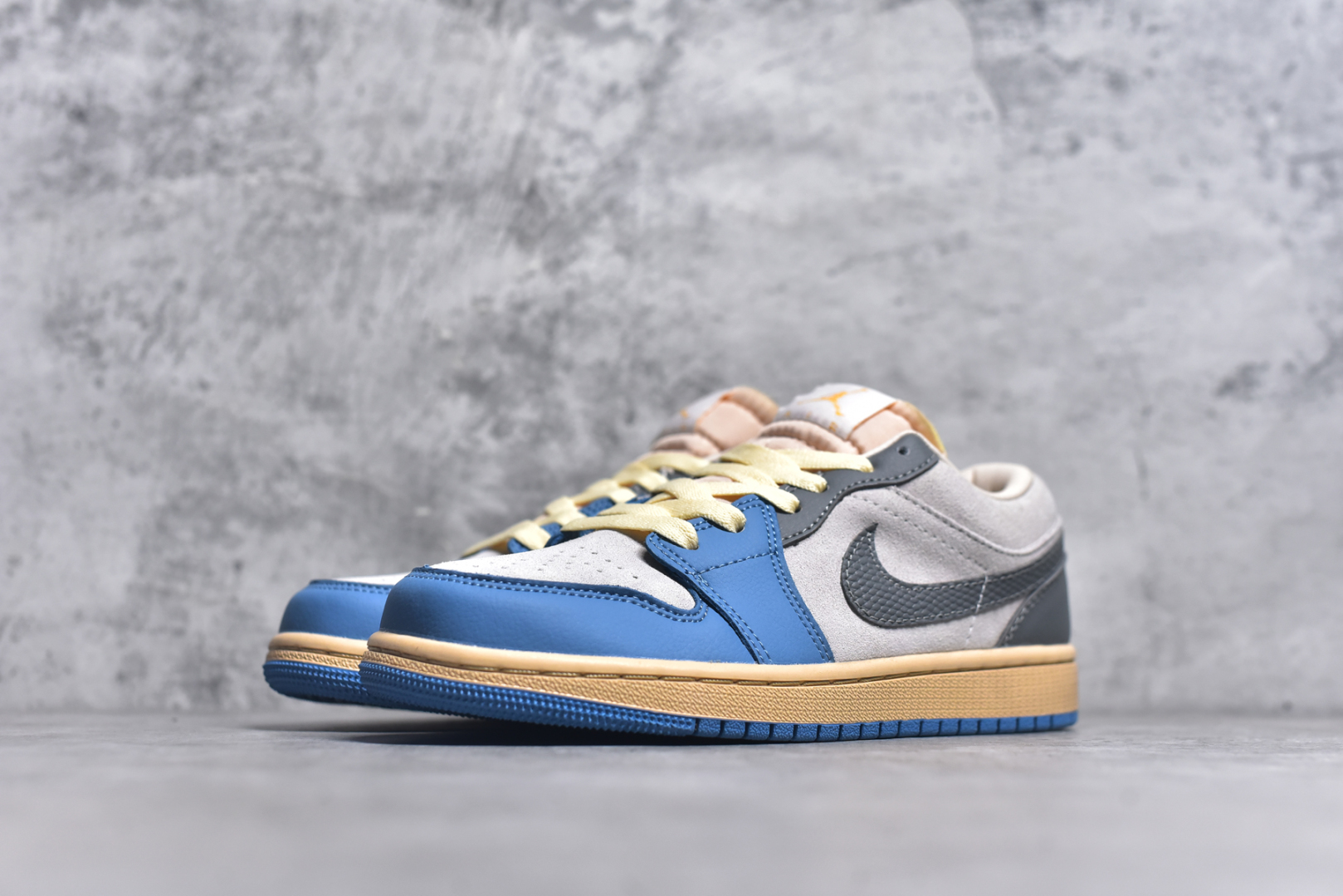 图片[2]-#Air Jordan 1 低帮 复古篮球鞋 纯原大厂出品 极力推荐 定制鞋盒 大厂纯原品质出货 超高清洁度 皮料切割干净无任何毛边 细节完美 货号：553558 066 编码：23 尺码：36-46-选品中心