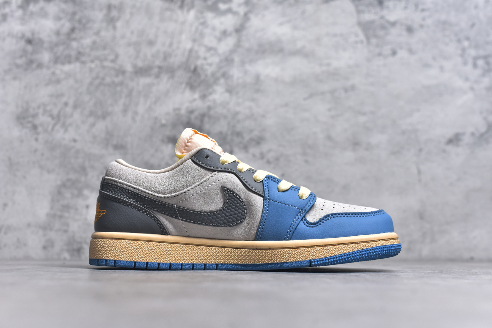 图片[3]-#Air Jordan 1 低帮 复古篮球鞋 纯原大厂出品 极力推荐 定制鞋盒 大厂纯原品质出货 超高清洁度 皮料切割干净无任何毛边 细节完美 货号：553558 066 编码：23 尺码：36-46-选品中心