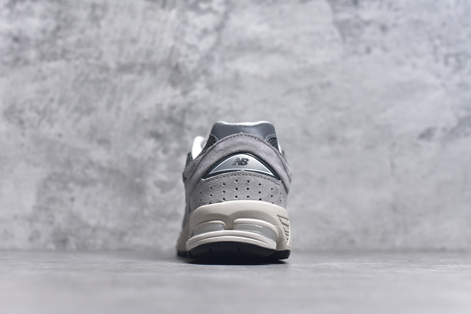 图片[5]-#New Balance NB2002系列 男女休闲慢跑鞋 必备的时髦单品之一 最新出的2002R系列 这款延续了经典科技 升级版N-ERGY缓震物料机能与材质上脚太舒适了 鞋面的柔软麂皮搭配尼龙网布 特别透气而且还复古感 不管是搭配牛仔裤还工装裤都是百搭！小红书众多博主上脚推荐！实拍调校N版已经零色差零失真 百分百还原实物色彩所见即所得 不存在货不对板色差等低级问题 选购参考实物拍摄 不混卖不参货 只用心做好货严格选品 承诺混一赔十 尺码：36 36.5 37 37.5 38 38.5 39.5 40 40.5 41.5 42 42.5 43 44 45-选品中心