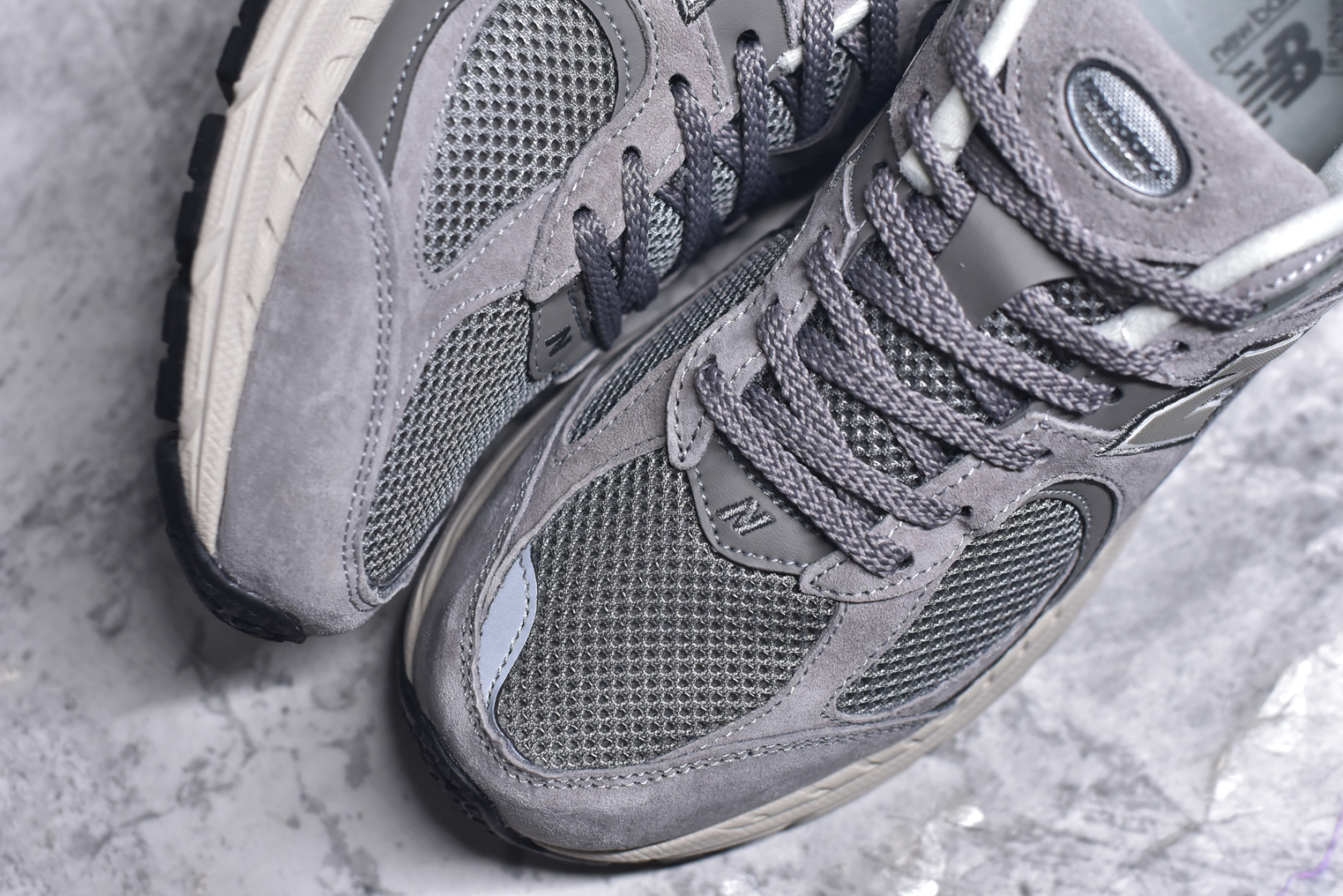 图片[8]-#New Balance NB2002系列 男女休闲慢跑鞋 必备的时髦单品之一 最新出的2002R系列 这款延续了经典科技 升级版N-ERGY缓震物料机能与材质上脚太舒适了 鞋面的柔软麂皮搭配尼龙网布 特别透气而且还复古感 不管是搭配牛仔裤还工装裤都是百搭！小红书众多博主上脚推荐！实拍调校N版已经零色差零失真 百分百还原实物色彩所见即所得 不存在货不对板色差等低级问题 选购参考实物拍摄 不混卖不参货 只用心做好货严格选品 承诺混一赔十 尺码：36 36.5 37 37.5 38 38.5 39.5 40 40.5 41.5 42 42.5 43 44 45-选品中心
