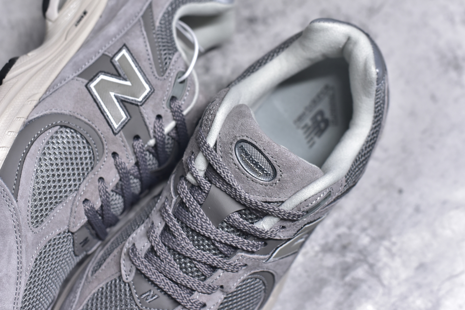 图片[9]-#New Balance NB2002系列 男女休闲慢跑鞋 必备的时髦单品之一 最新出的2002R系列 这款延续了经典科技 升级版N-ERGY缓震物料机能与材质上脚太舒适了 鞋面的柔软麂皮搭配尼龙网布 特别透气而且还复古感 不管是搭配牛仔裤还工装裤都是百搭！小红书众多博主上脚推荐！实拍调校N版已经零色差零失真 百分百还原实物色彩所见即所得 不存在货不对板色差等低级问题 选购参考实物拍摄 不混卖不参货 只用心做好货严格选品 承诺混一赔十 尺码：36 36.5 37 37.5 38 38.5 39.5 40 40.5 41.5 42 42.5 43 44 45-选品中心