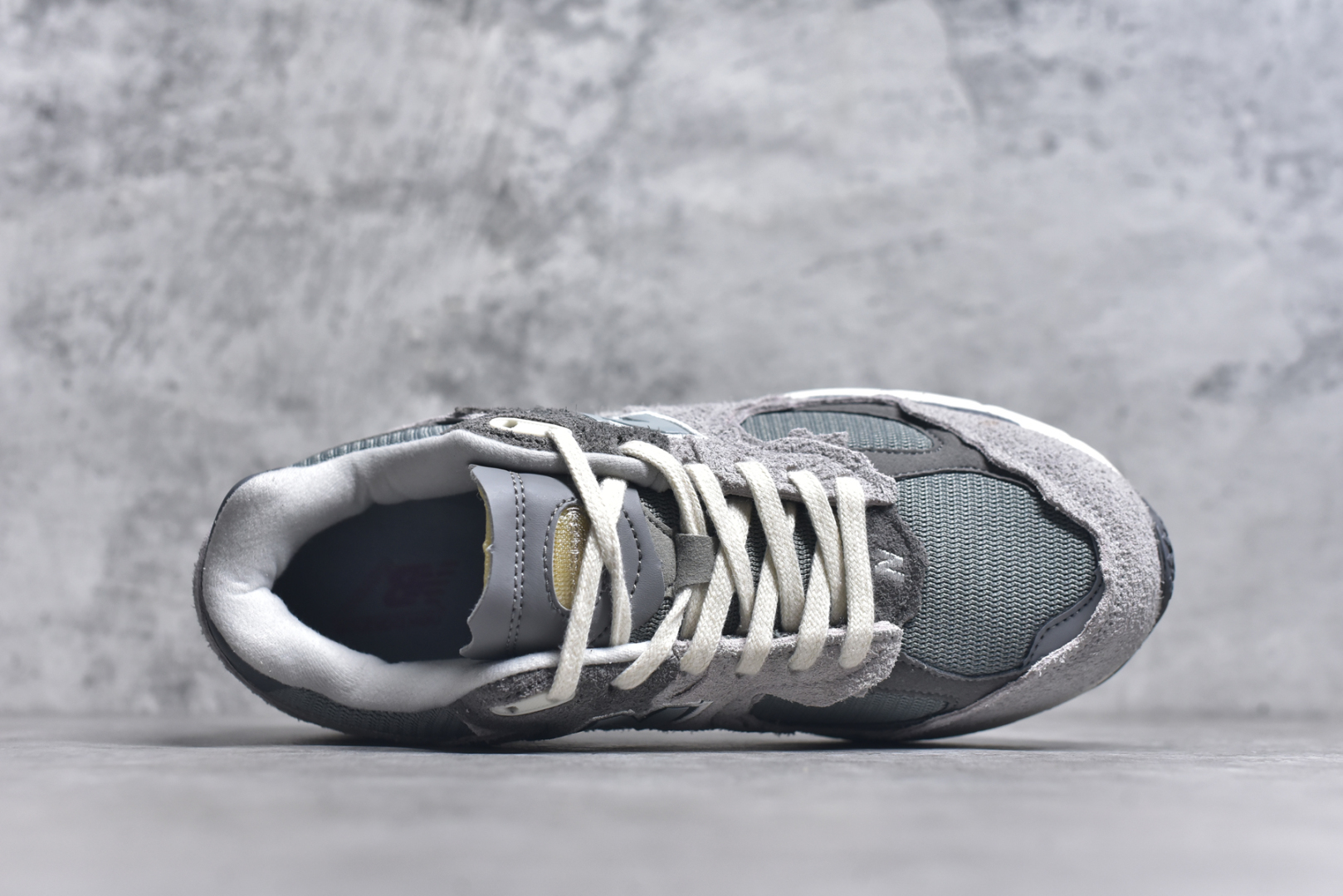 图片[4]-#New Balance NB2002系列 男女休闲慢跑鞋 必备的时髦单品之一 最新出的2002R系列 这款延续了经典科技 升级版N-ERGY缓震物料机能与材质上脚太舒适了 鞋面的柔软麂皮搭配尼龙网布 特别透气而且还复古感 不管是搭配牛仔裤还工装裤都是百搭！小红书众多博主上脚推荐！实拍调校N版已经零色差零失真 百分百还原实物色彩所见即所得 不存在货不对板色差等低级问题 选购参考实物拍摄 不混卖不参货 只用心做好货严格选品 承诺混一赔十 尺码：36 36.5 37 37.5 38 38.5 39.5 40 40.5 41.5 42 42.5 43 44 45-选品中心