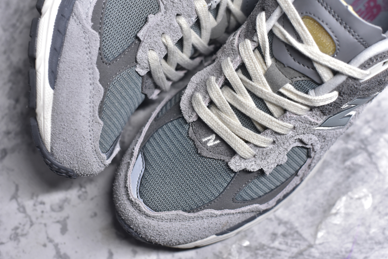图片[8]-#New Balance NB2002系列 男女休闲慢跑鞋 必备的时髦单品之一 最新出的2002R系列 这款延续了经典科技 升级版N-ERGY缓震物料机能与材质上脚太舒适了 鞋面的柔软麂皮搭配尼龙网布 特别透气而且还复古感 不管是搭配牛仔裤还工装裤都是百搭！小红书众多博主上脚推荐！实拍调校N版已经零色差零失真 百分百还原实物色彩所见即所得 不存在货不对板色差等低级问题 选购参考实物拍摄 不混卖不参货 只用心做好货严格选品 承诺混一赔十 尺码：36 36.5 37 37.5 38 38.5 39.5 40 40.5 41.5 42 42.5 43 44 45-选品中心